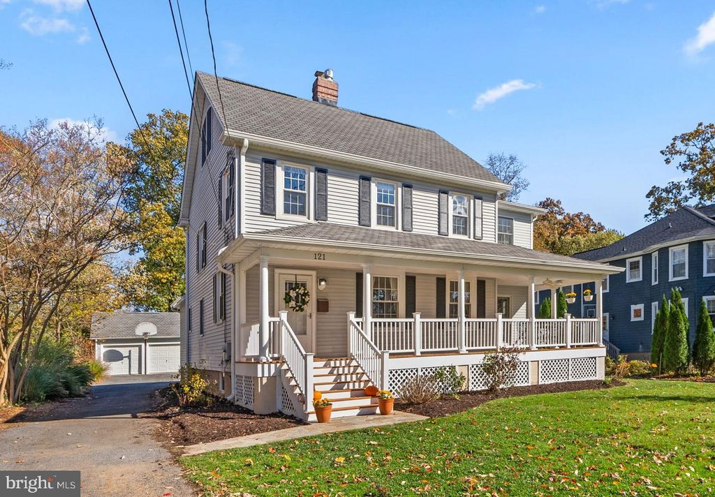 Photo of 121 Forest Drive, BALTIMORE, MD 21228 (MLS # MDBC2141506)