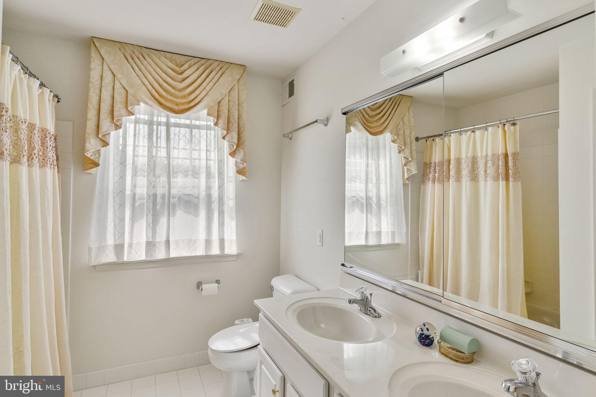 BLUE MOUNTAIN LAKE - Residential