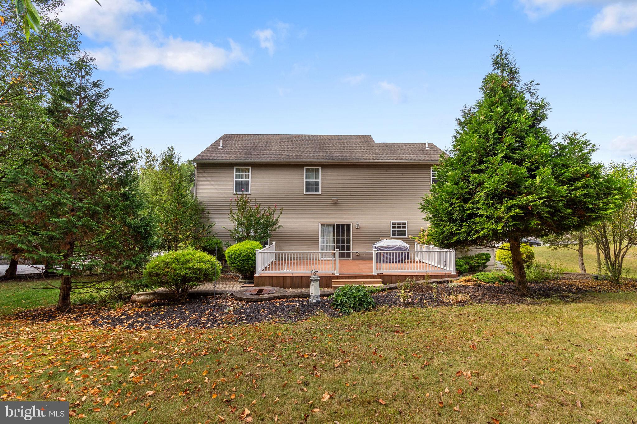 BLUE MOUNTAIN LAKE - Residential