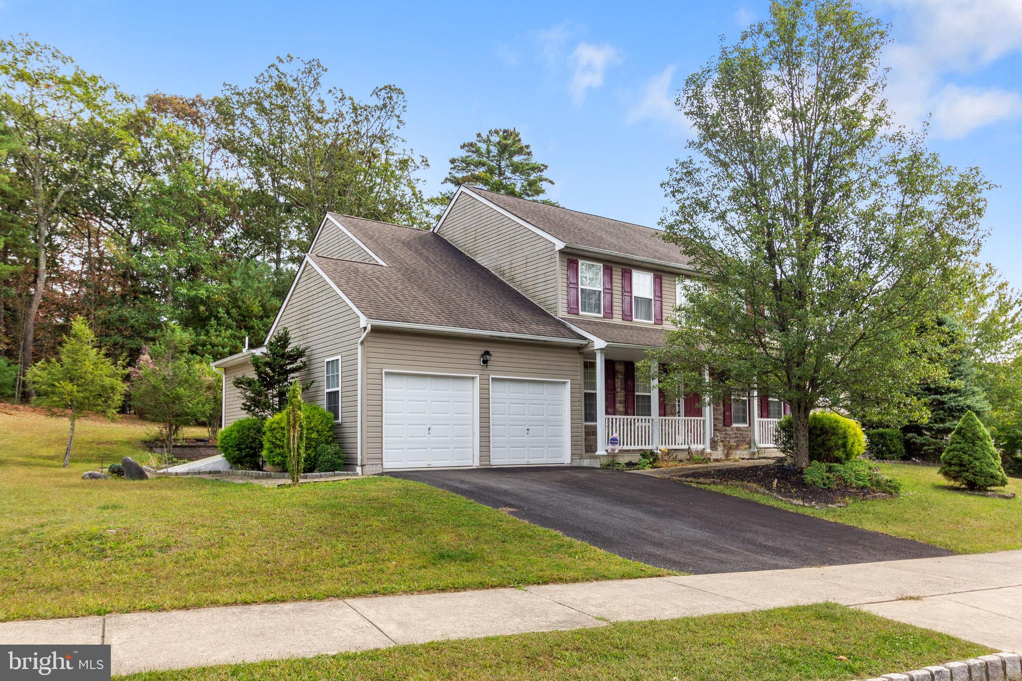 BLUE MOUNTAIN LAKE - Residential
