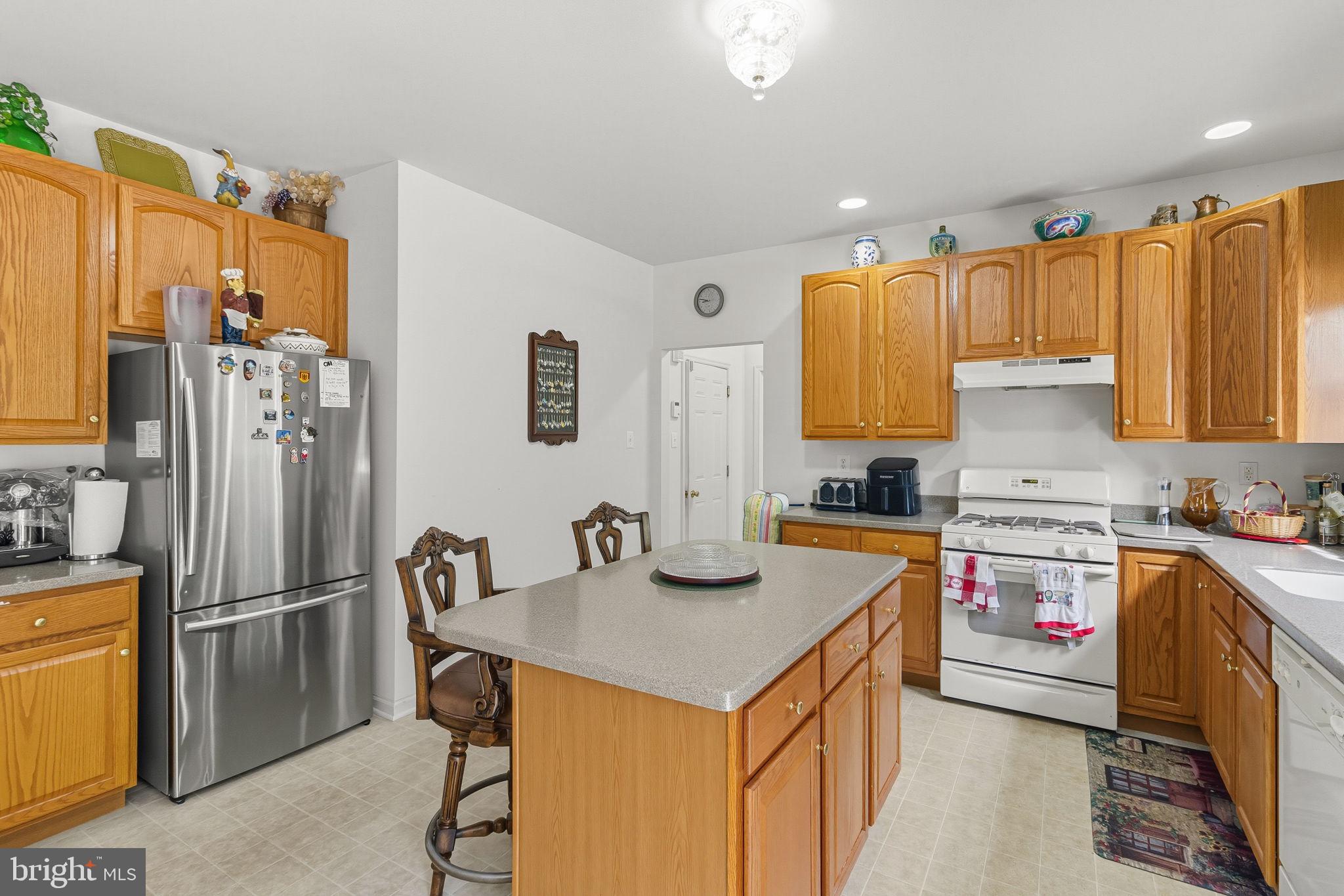 BLUE MOUNTAIN LAKE - Residential