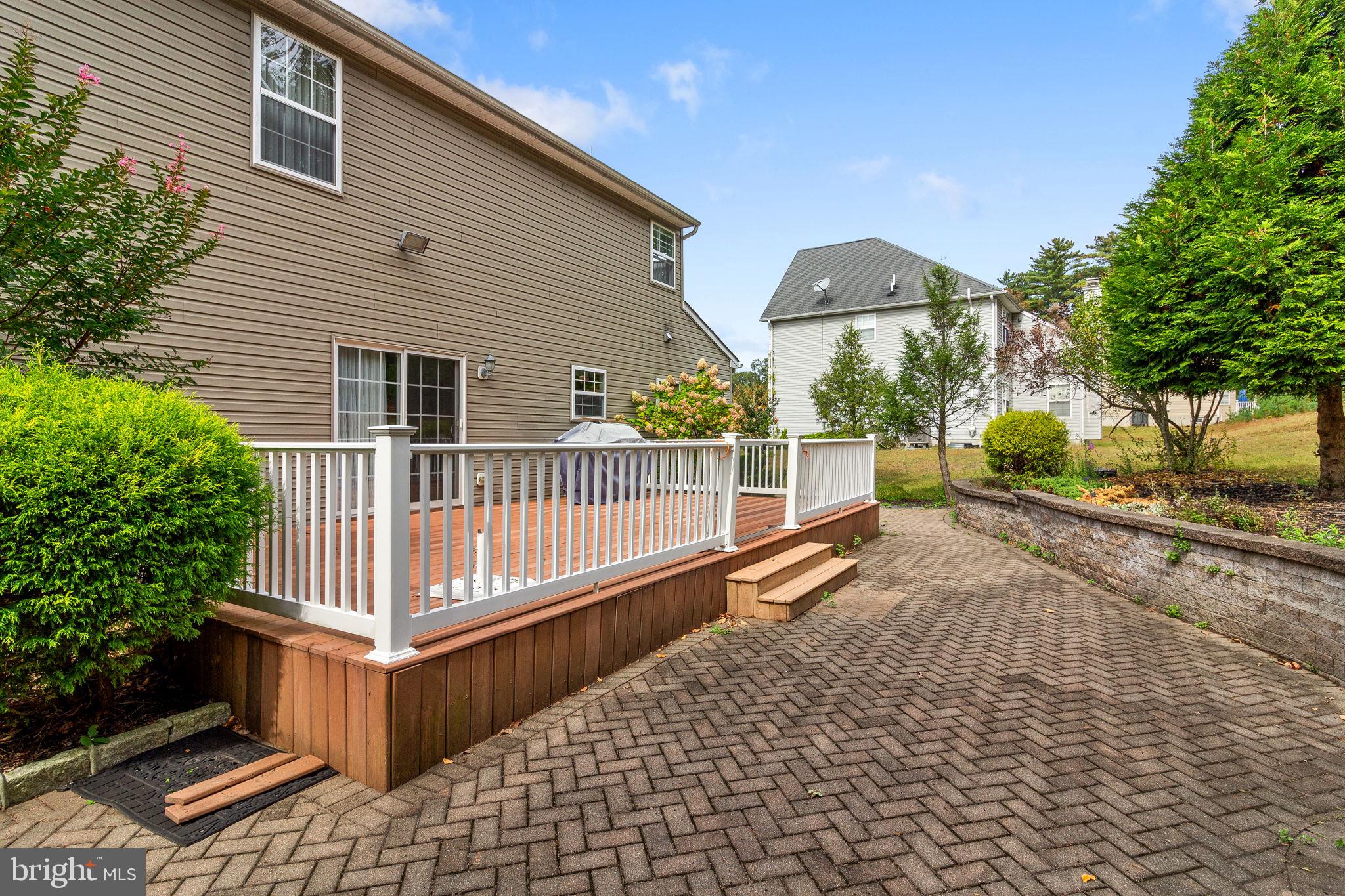 BLUE MOUNTAIN LAKE - Residential