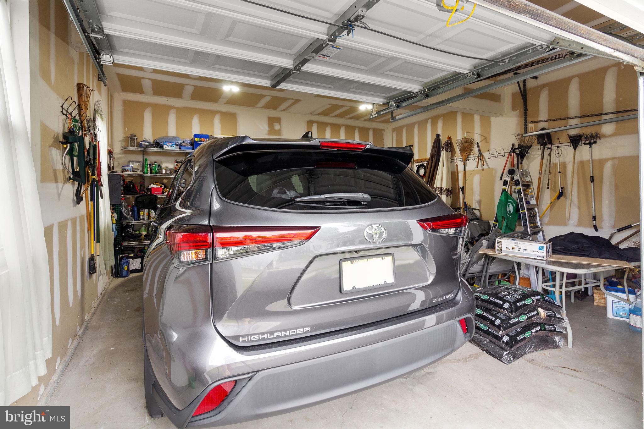 BLUE MOUNTAIN LAKE - Residential