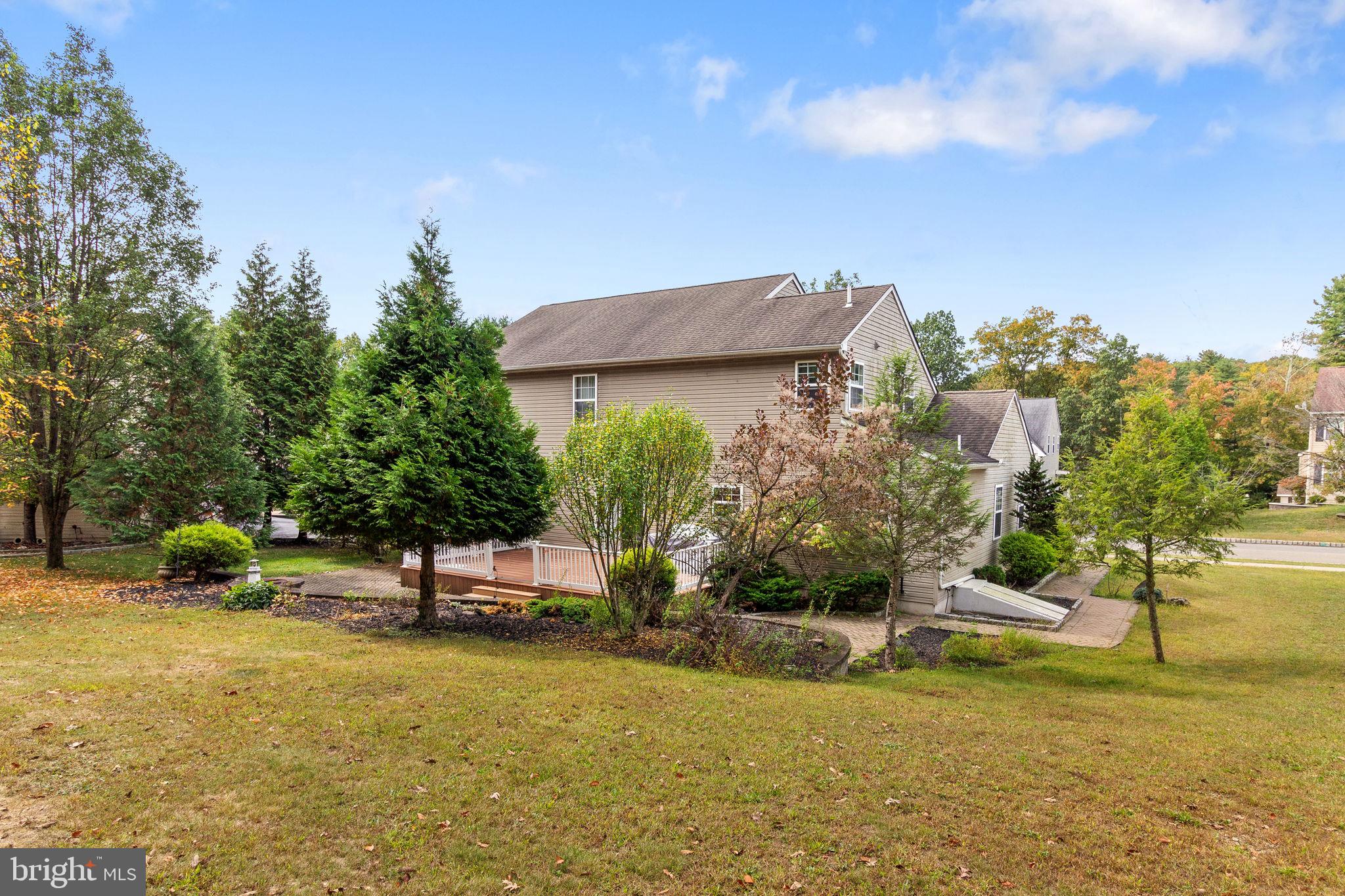 BLUE MOUNTAIN LAKE - Residential