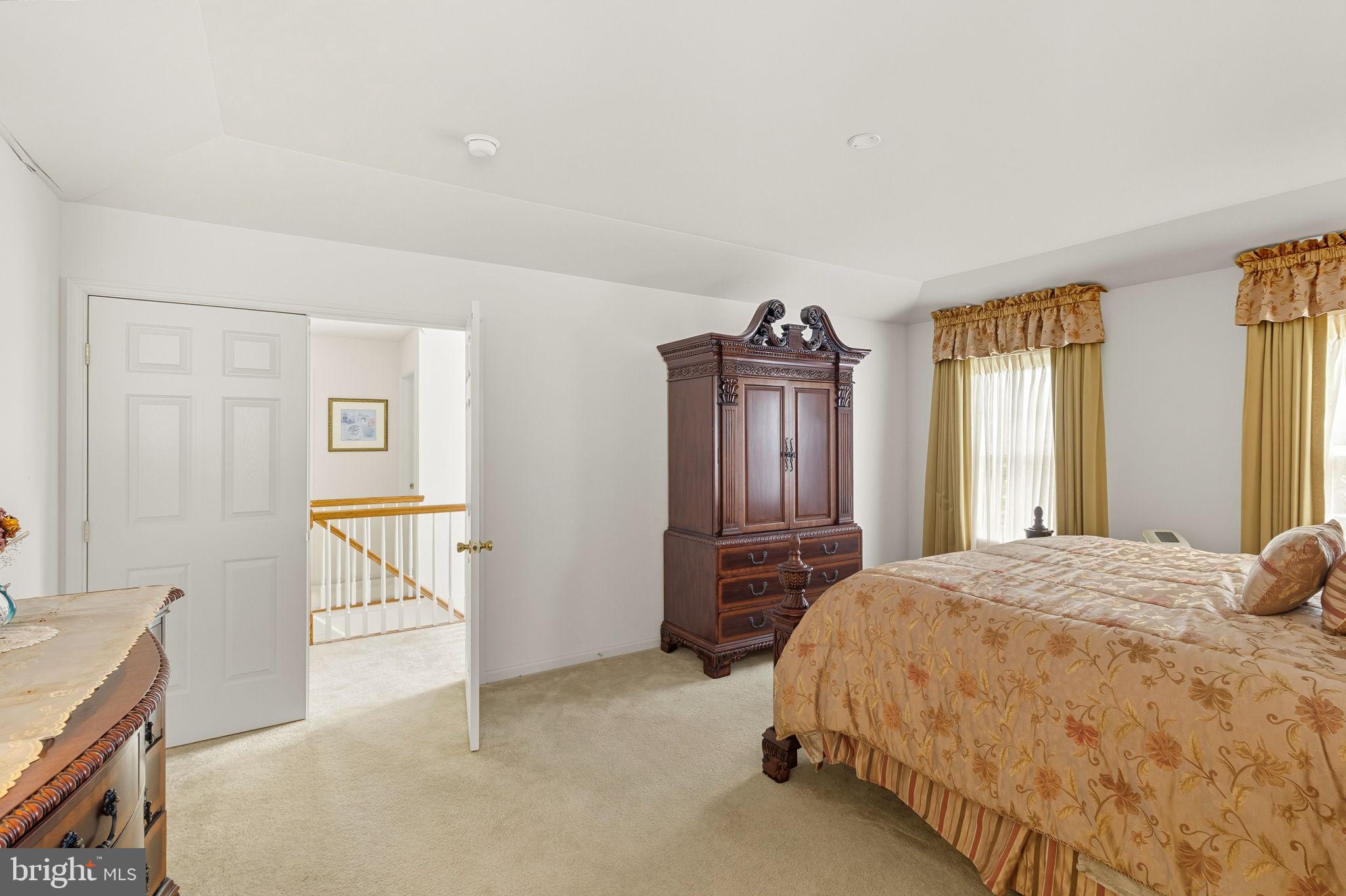 BLUE MOUNTAIN LAKE - Residential