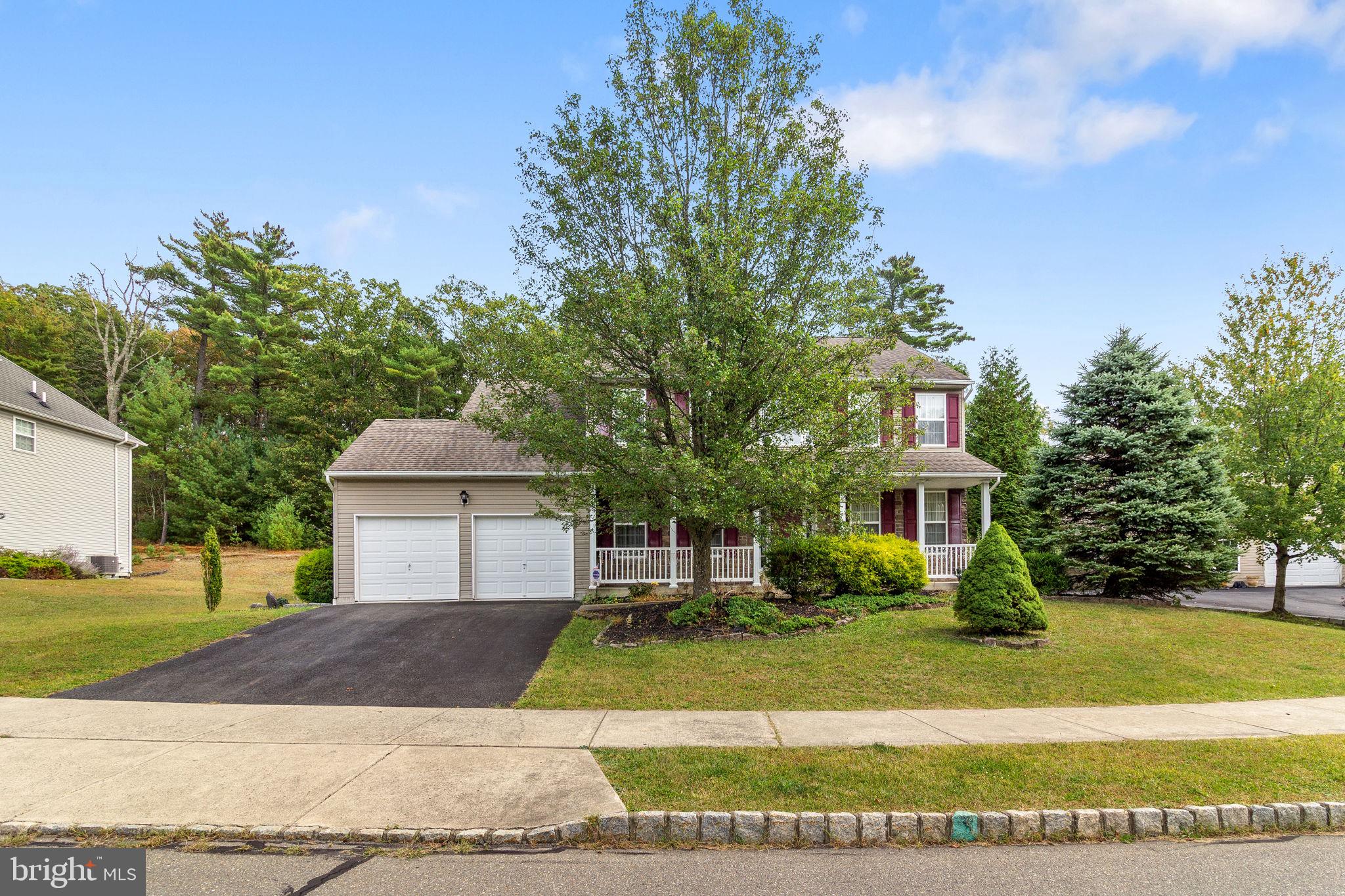BLUE MOUNTAIN LAKE - Residential