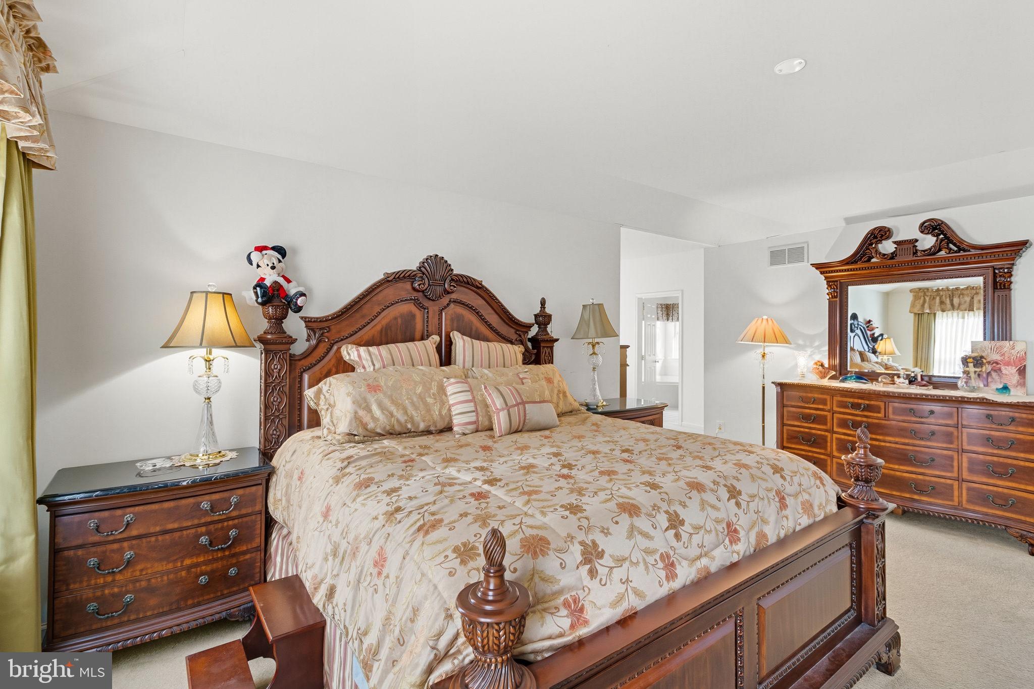 BLUE MOUNTAIN LAKE - Residential