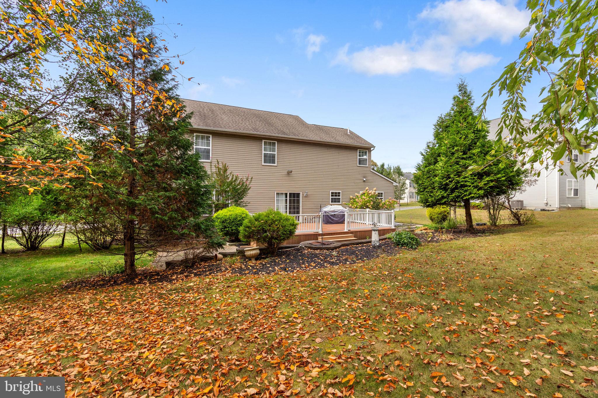 BLUE MOUNTAIN LAKE - Residential