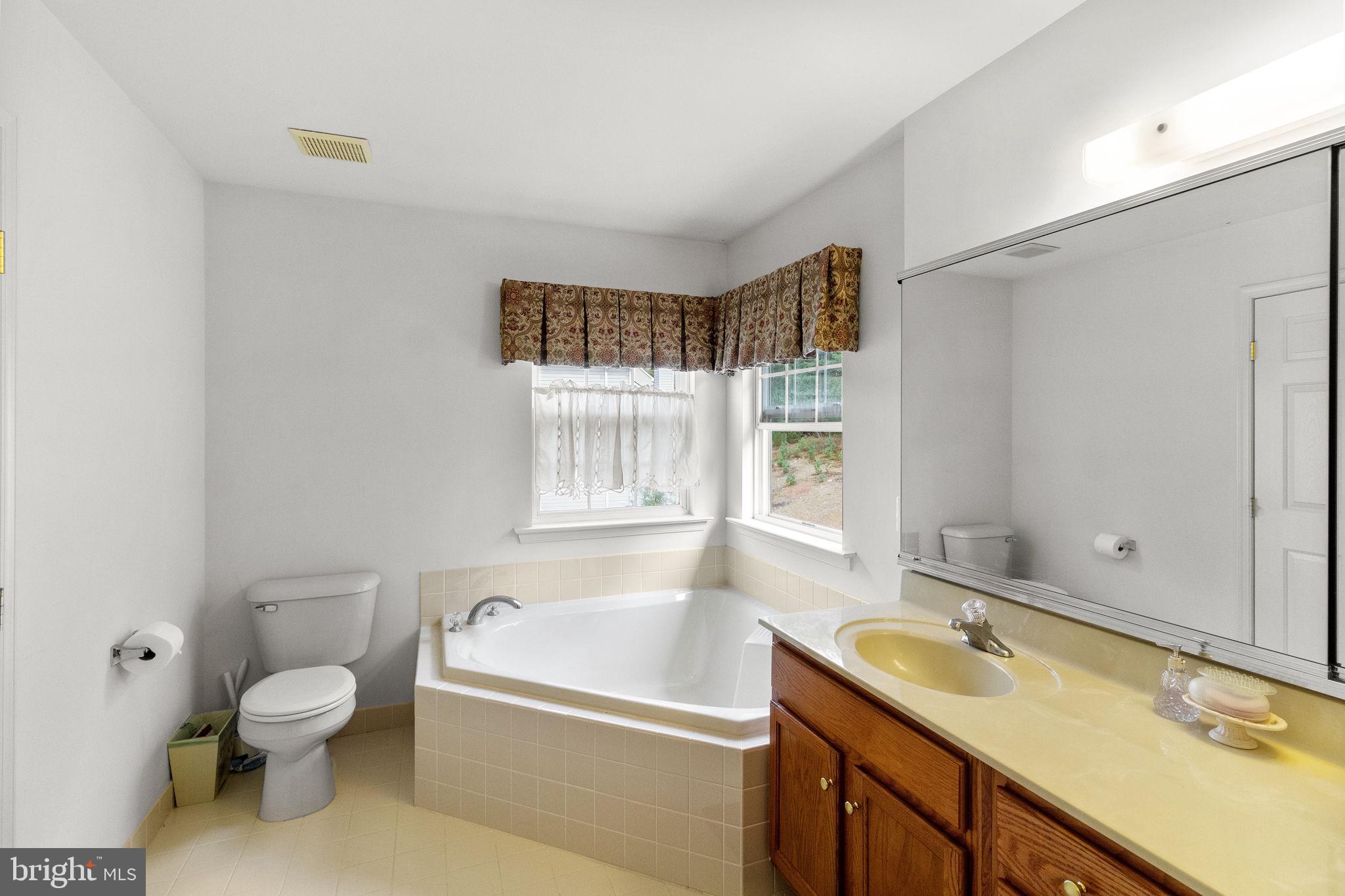 BLUE MOUNTAIN LAKE - Residential