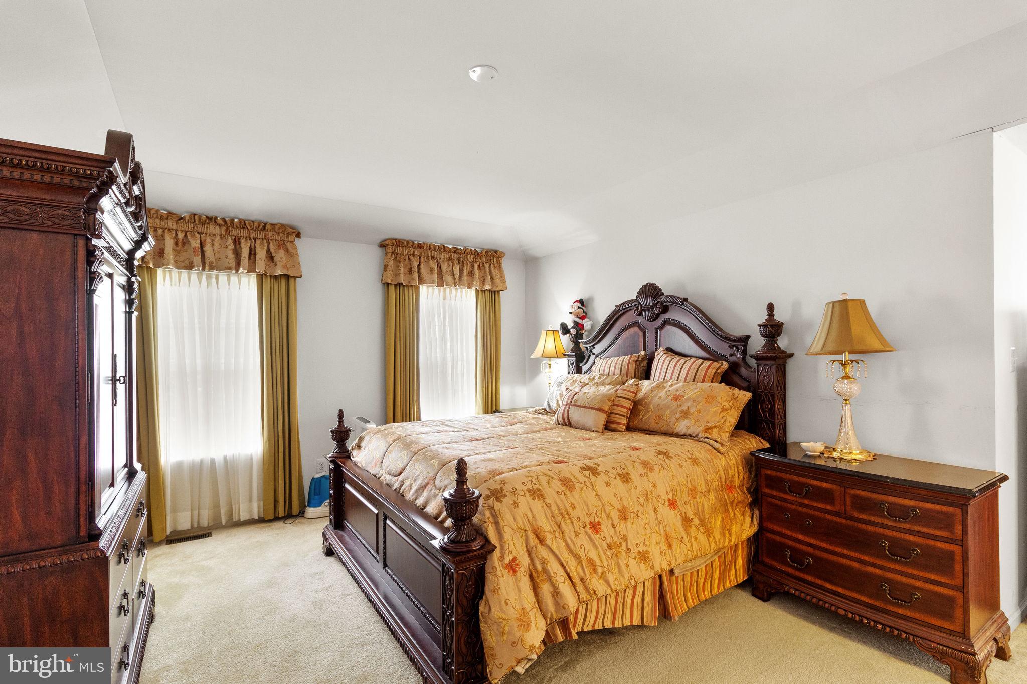 BLUE MOUNTAIN LAKE - Residential