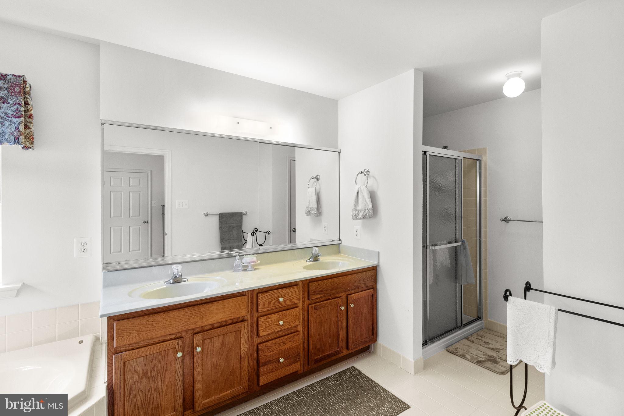 BLUE MOUNTAIN LAKE - Residential