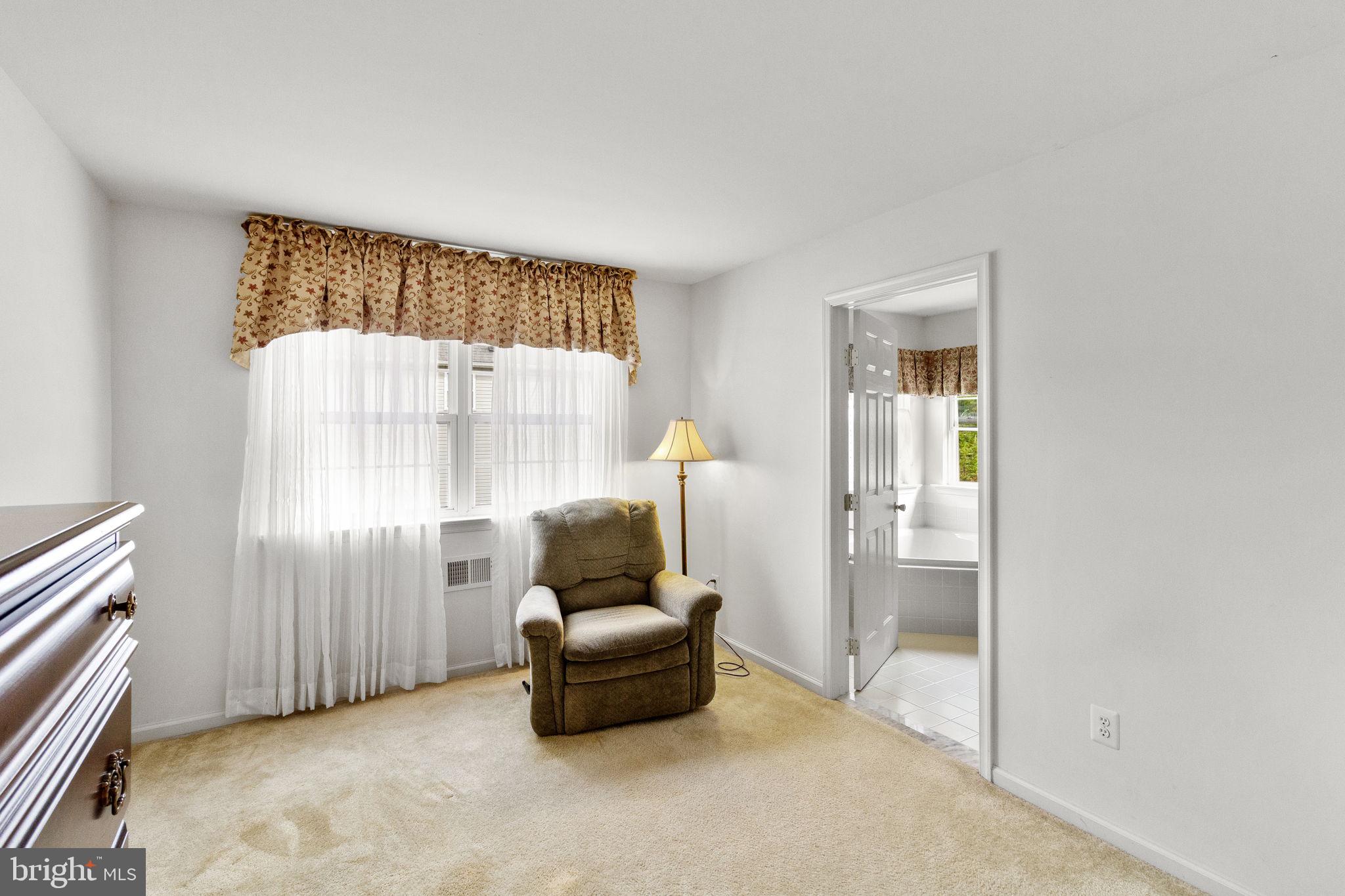 BLUE MOUNTAIN LAKE - Residential