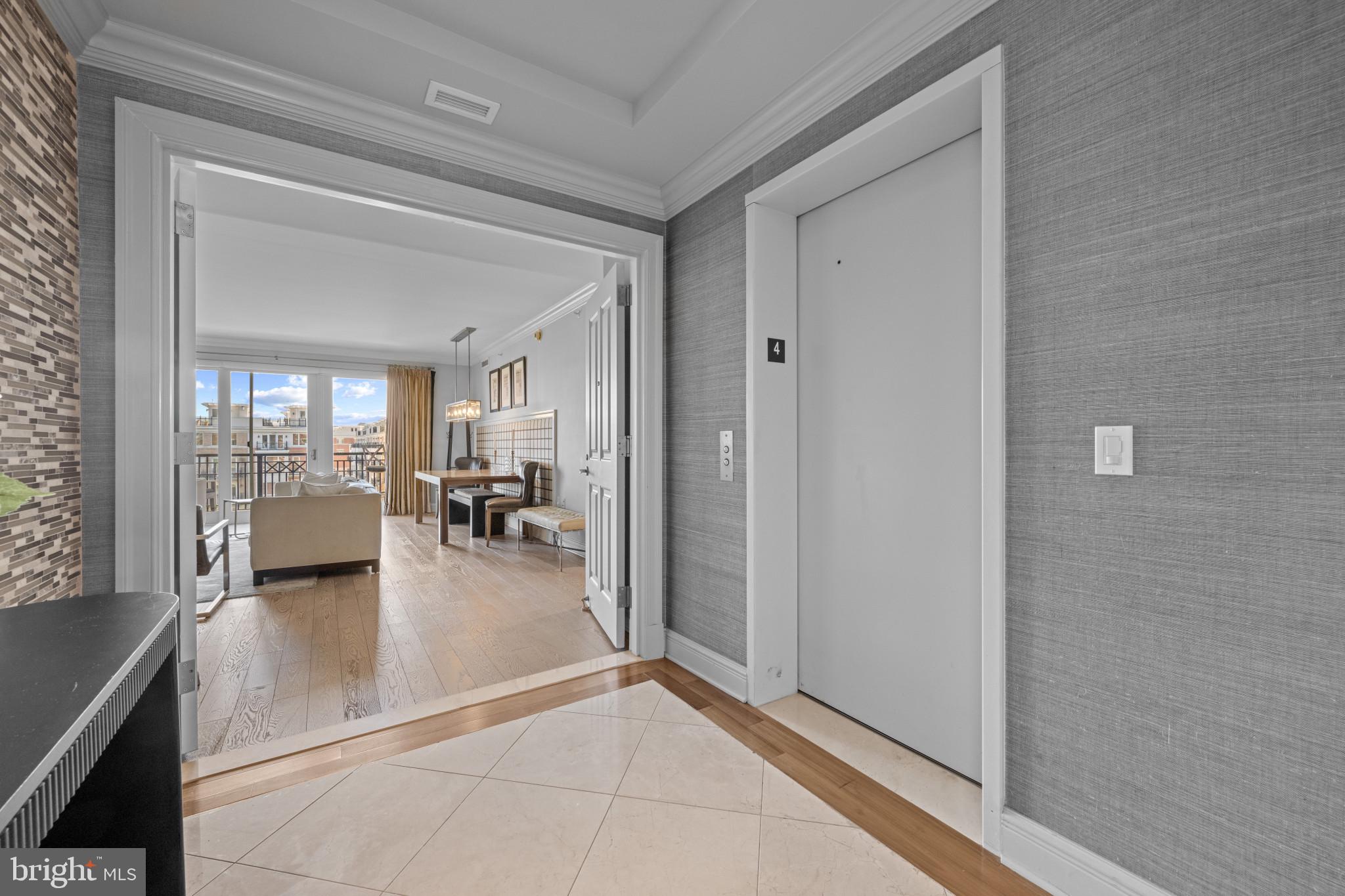 THE RITZ-CARLTON RESIDENCES - Residential