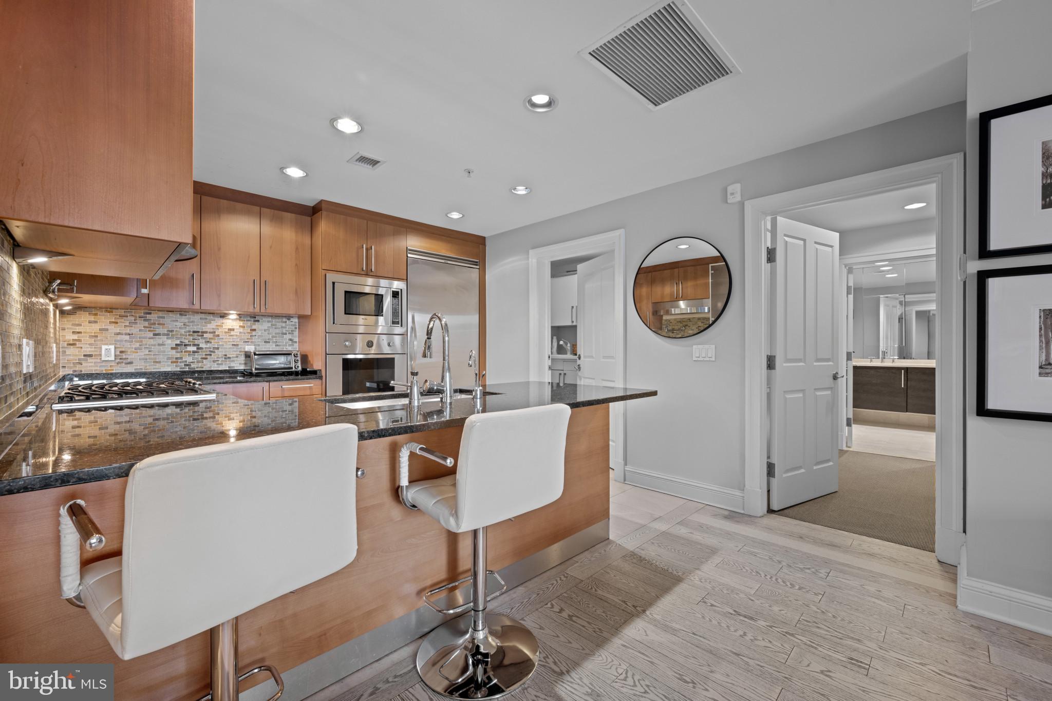 THE RITZ-CARLTON RESIDENCES - Residential