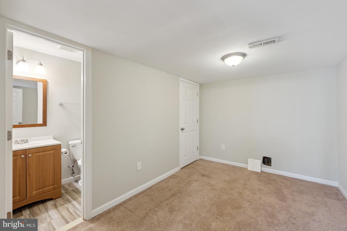 WASHINGTON SQUARE - Residential Lease