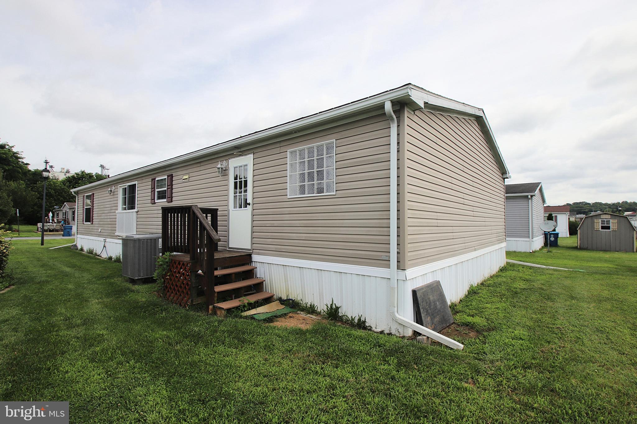 LAKESIDE VILLAGE - Residential