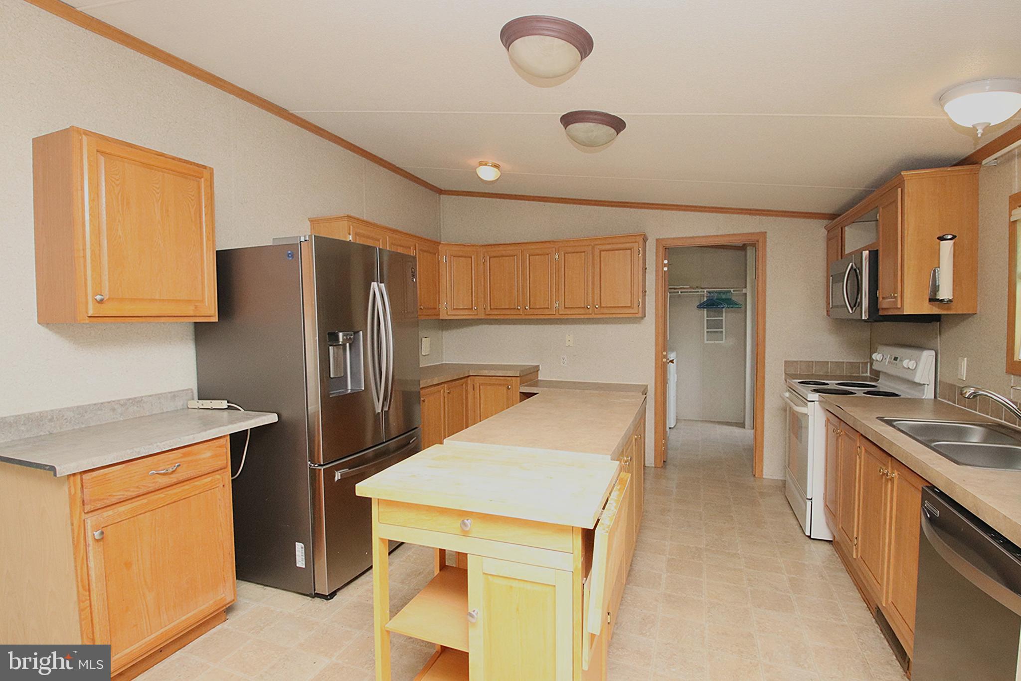 LAKESIDE VILLAGE - Residential