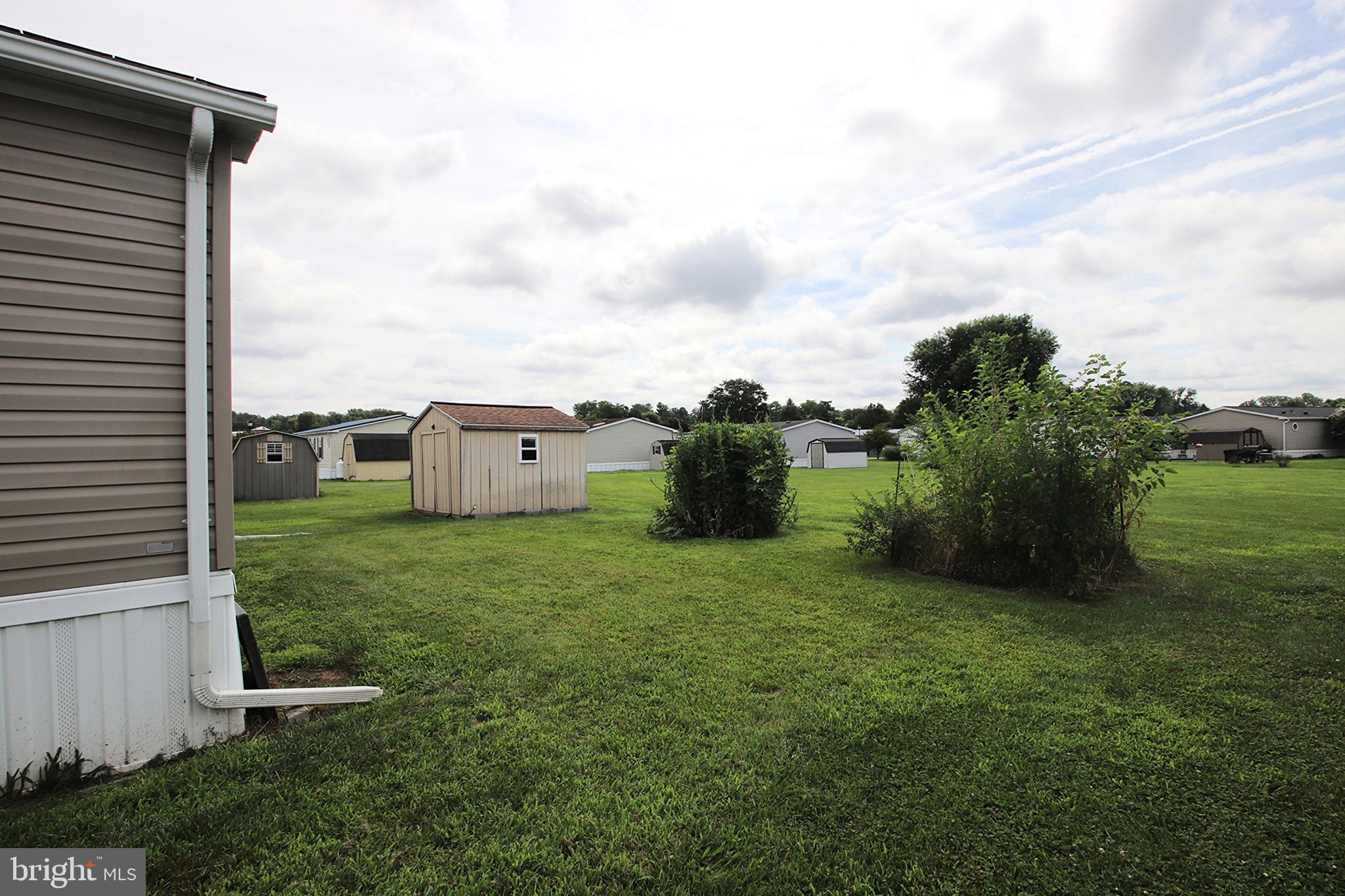 LAKESIDE VILLAGE - Residential