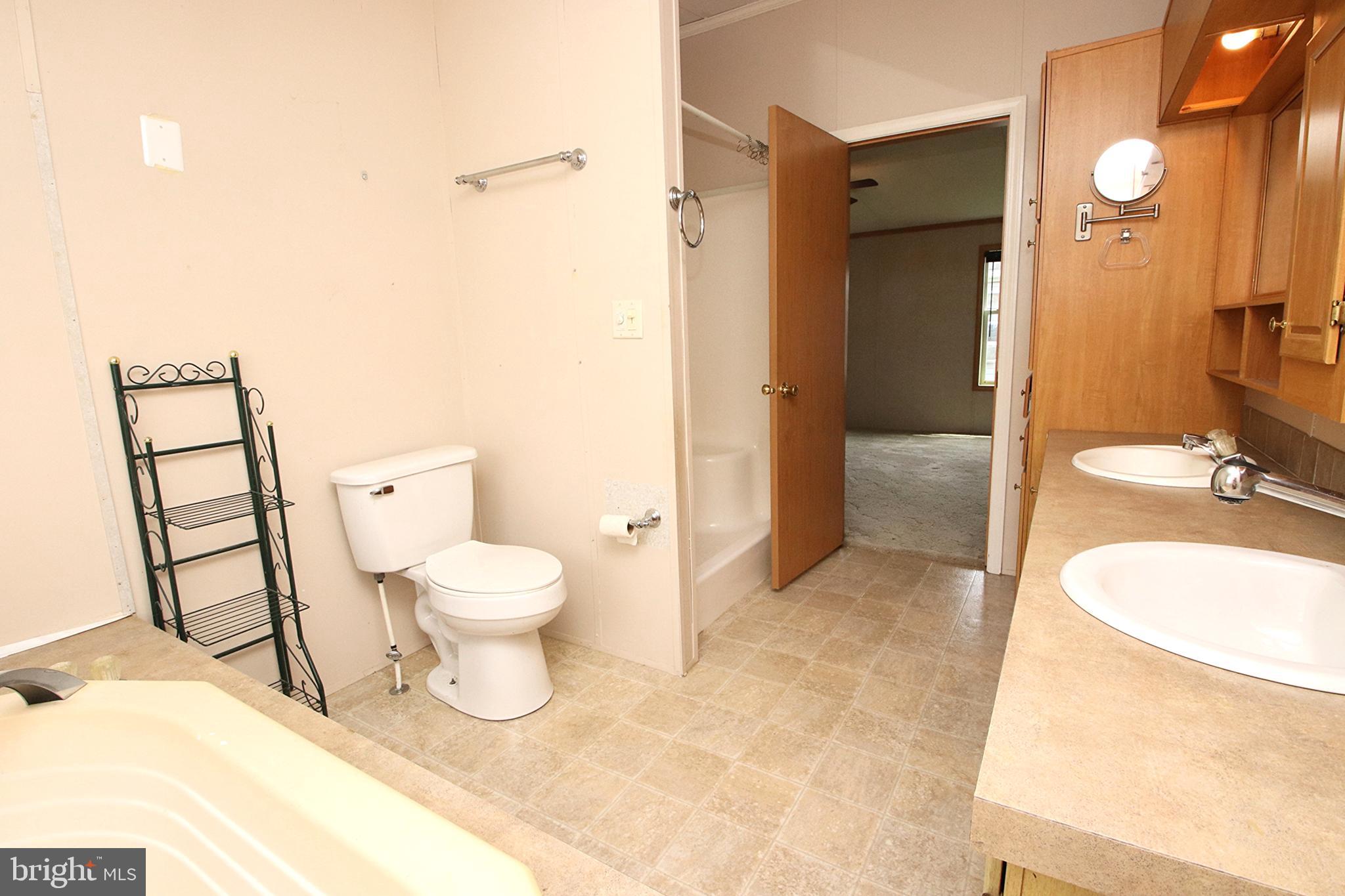 LAKESIDE VILLAGE - Residential