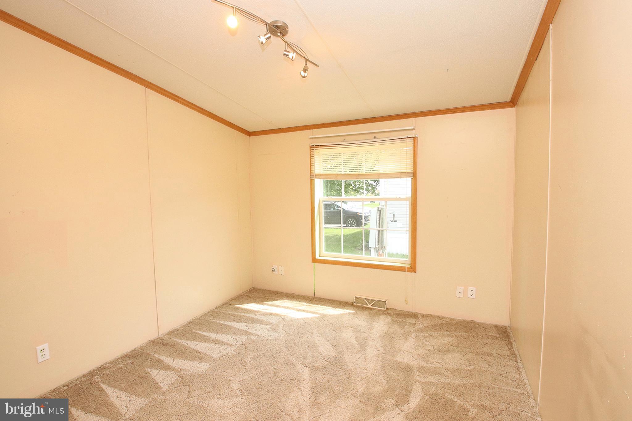 LAKESIDE VILLAGE - Residential