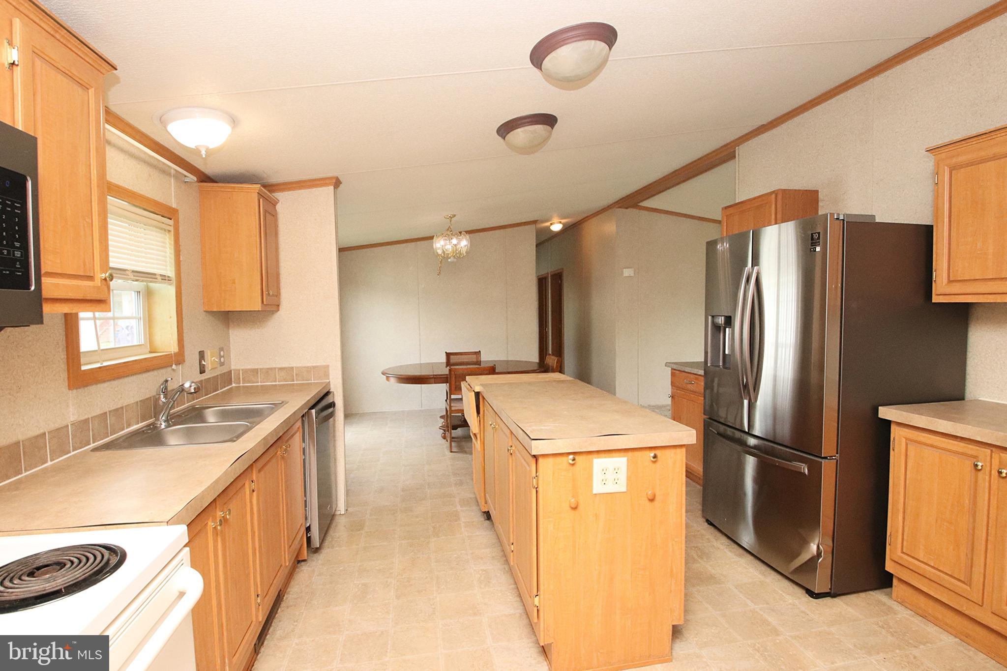 LAKESIDE VILLAGE - Residential