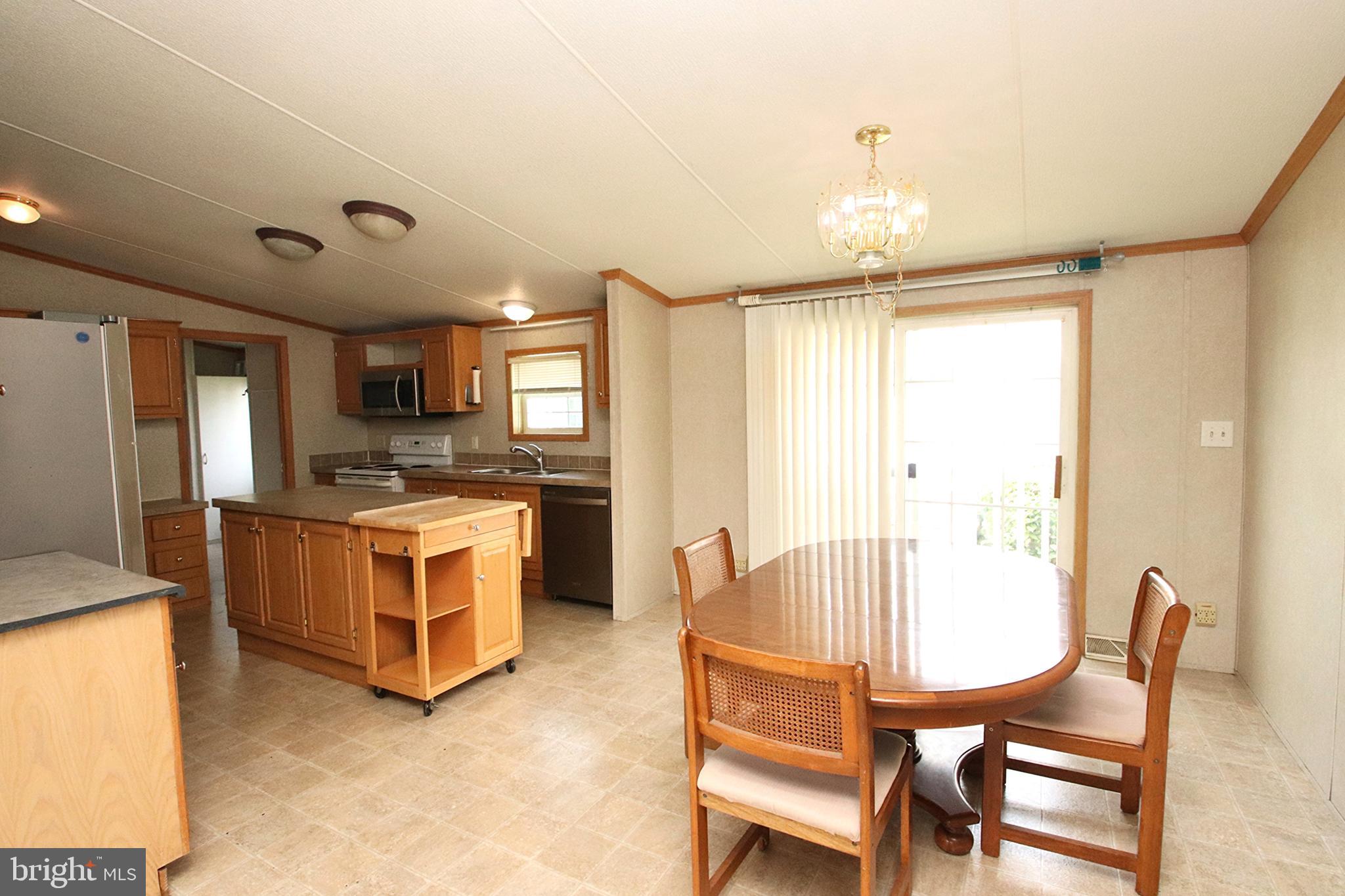 LAKESIDE VILLAGE - Residential