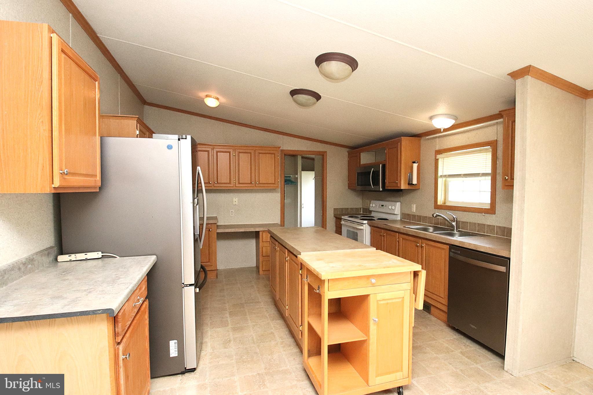 LAKESIDE VILLAGE - Residential