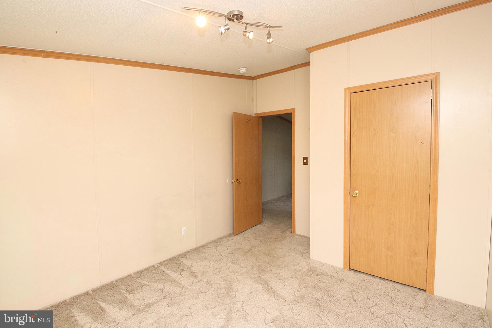 LAKESIDE VILLAGE - Residential