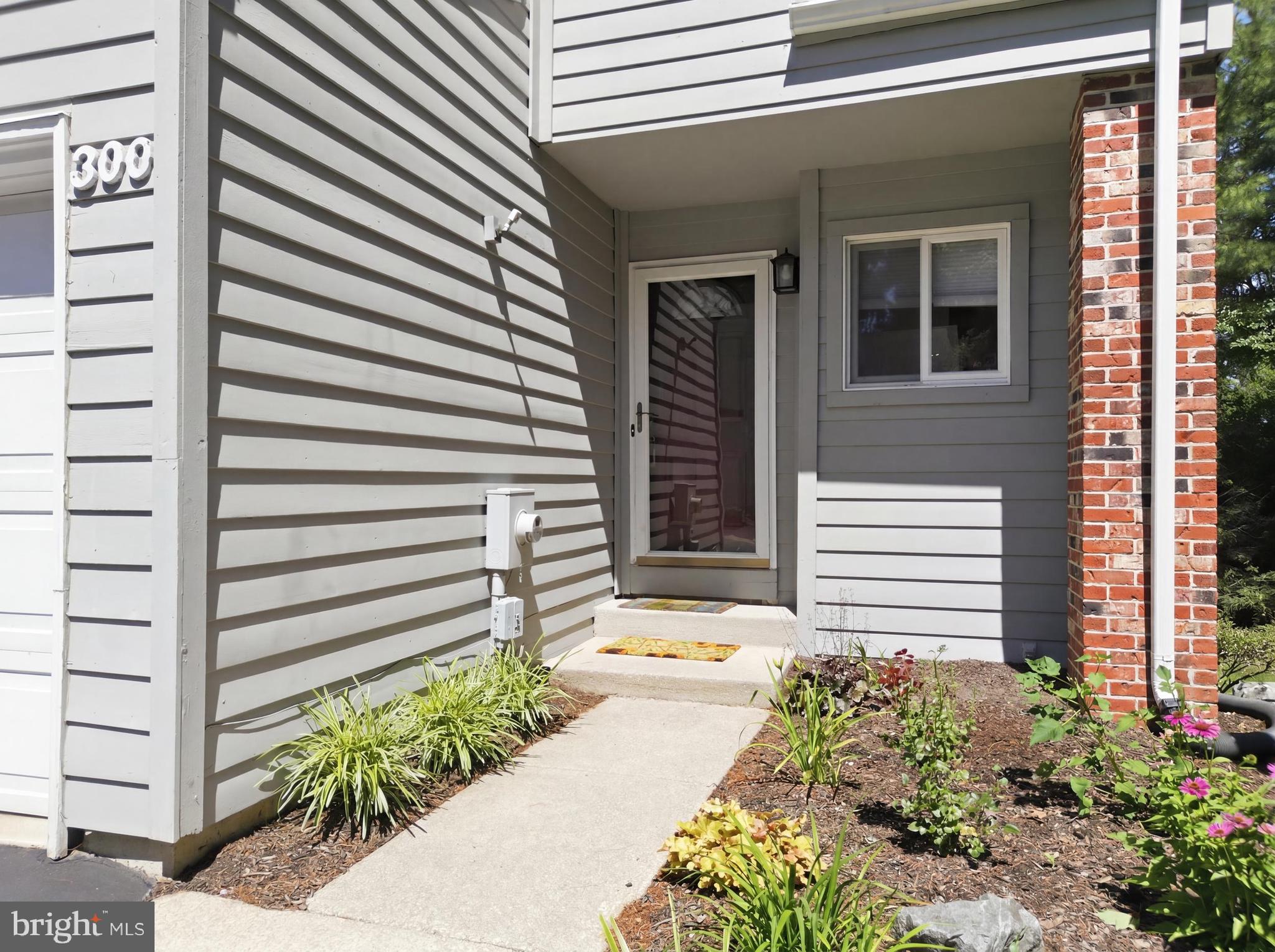 300 PLEASANT KNOLL COURT