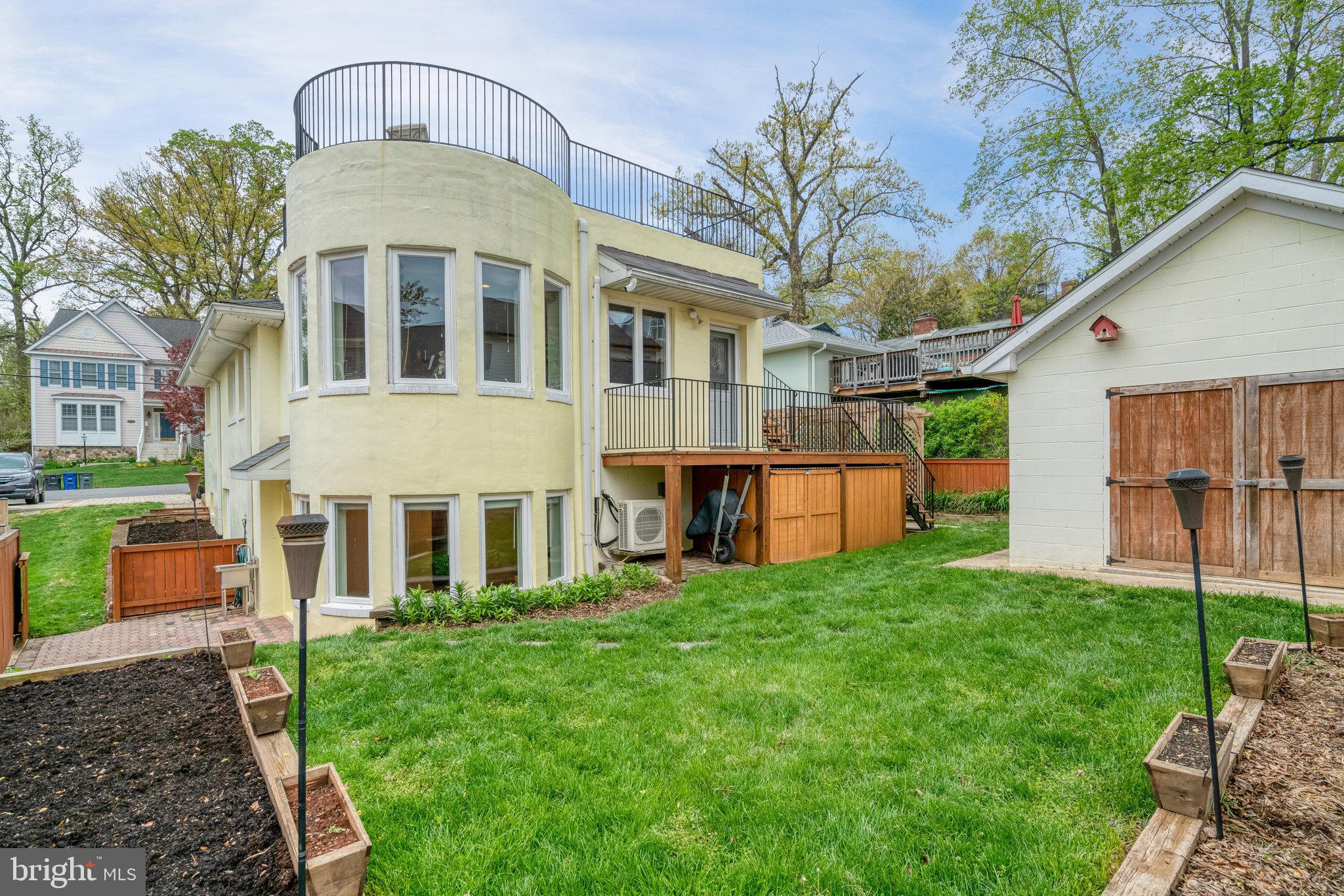 TUCKAHOE VILLAGE - Residential