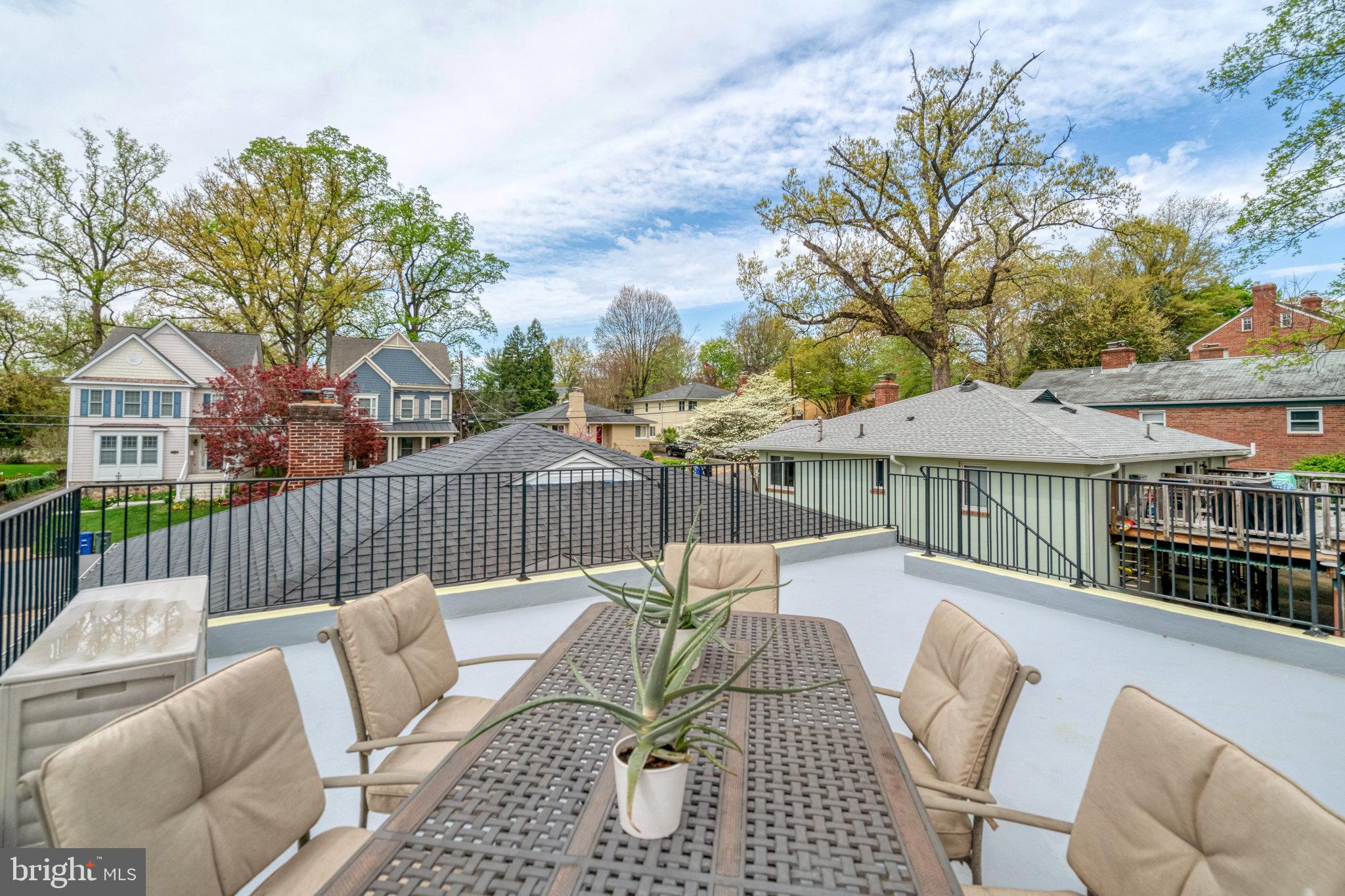 TUCKAHOE VILLAGE - Residential