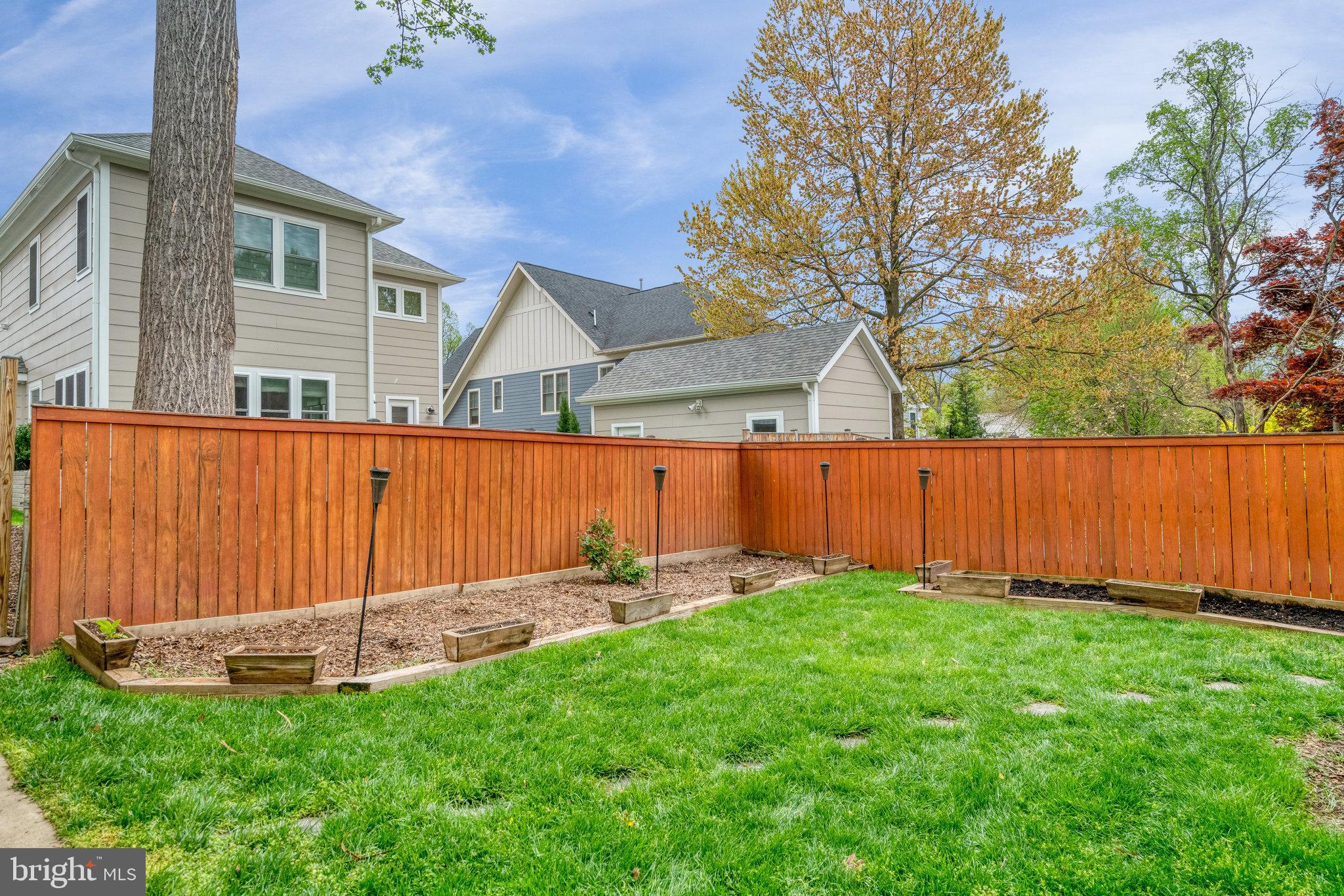 TUCKAHOE VILLAGE - Residential