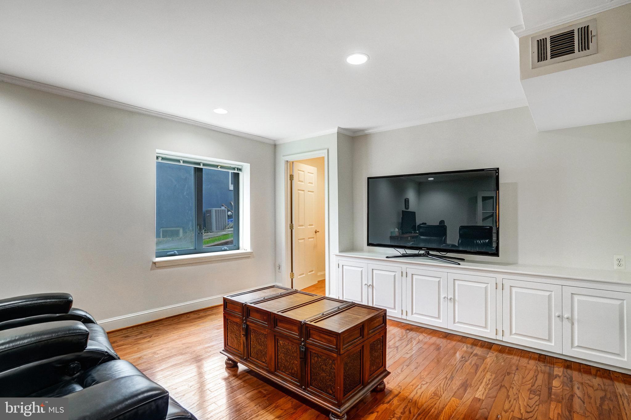 TUCKAHOE VILLAGE - Residential