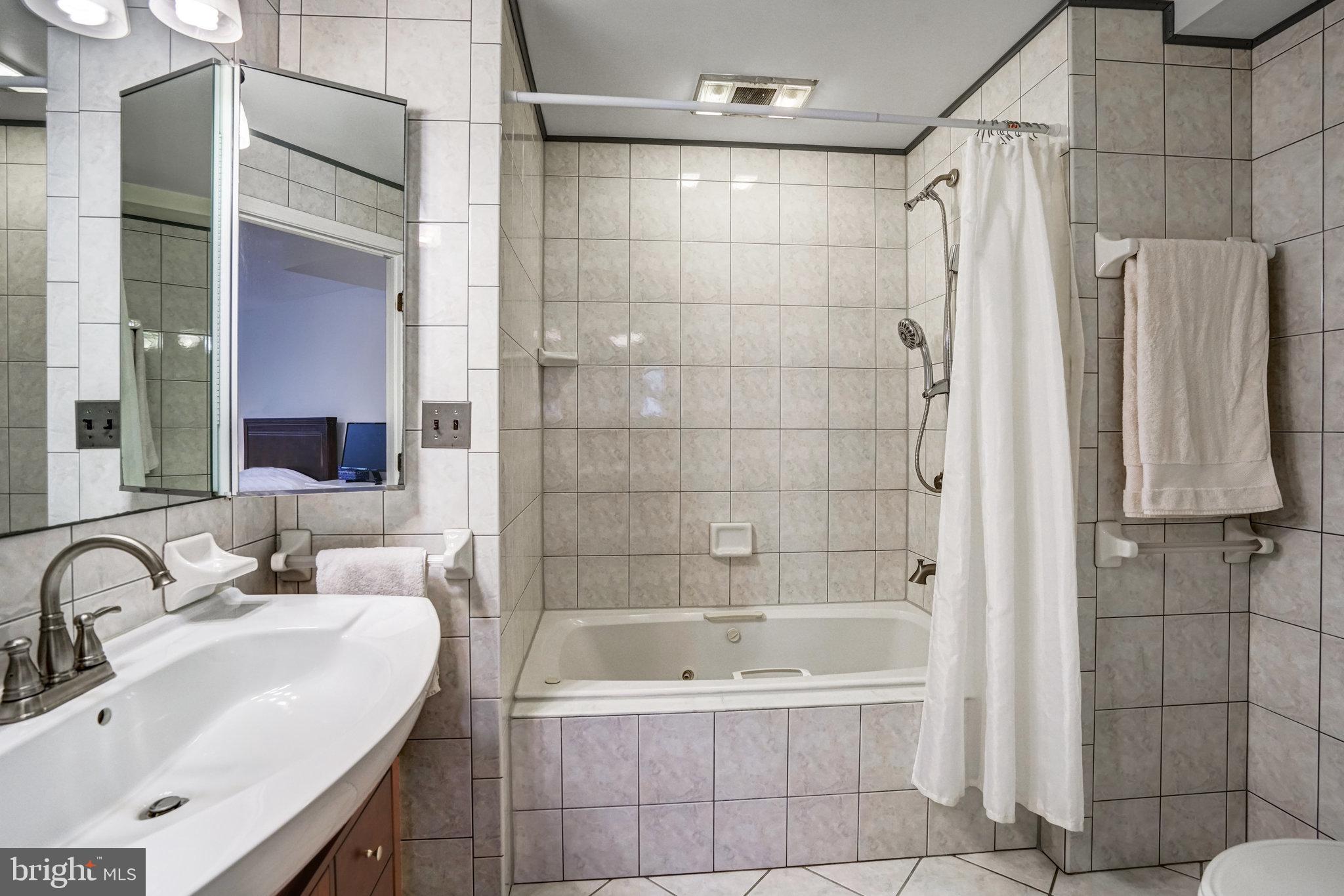 TUCKAHOE VILLAGE - Residential