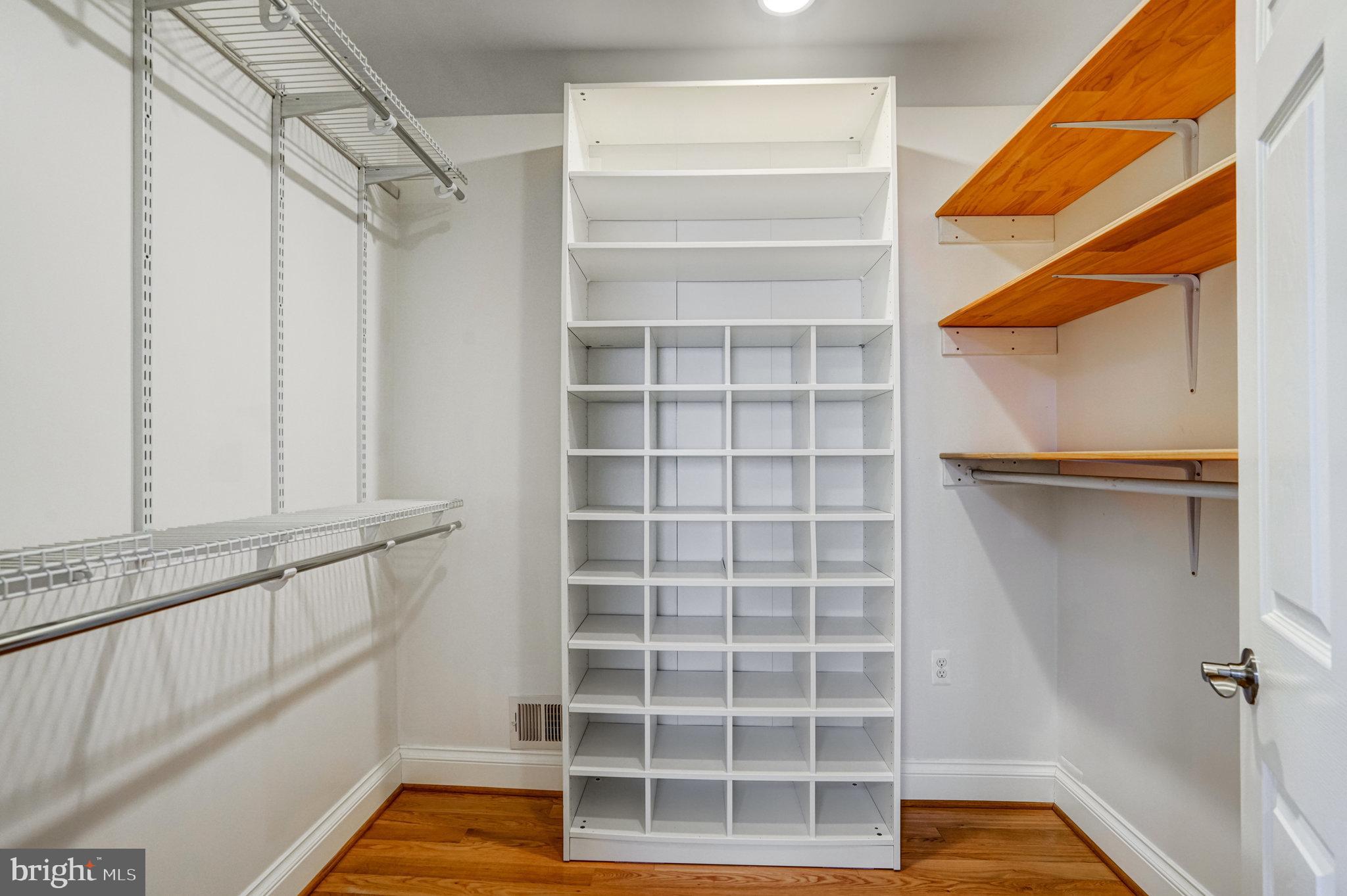 TUCKAHOE VILLAGE - Residential