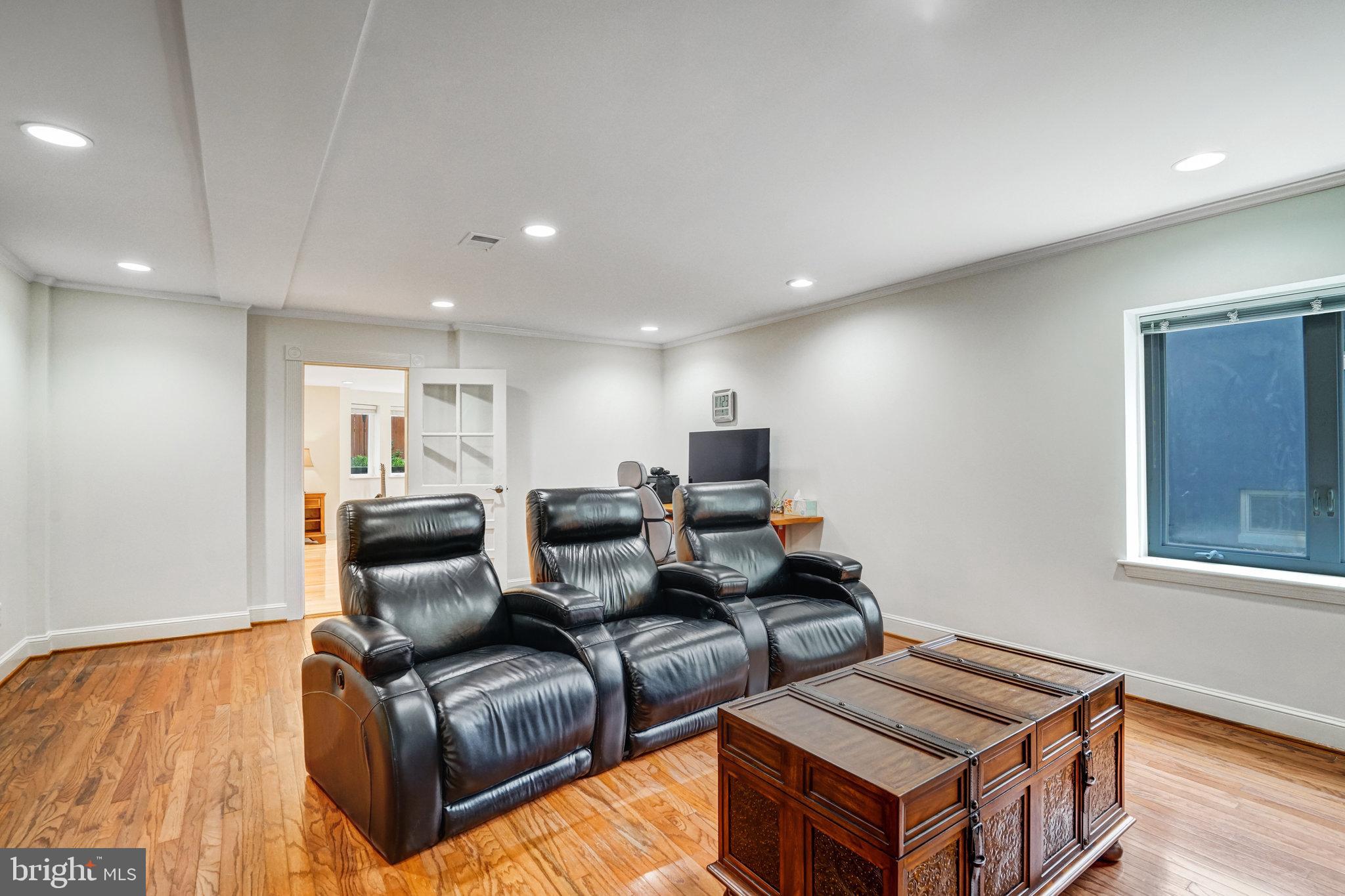 TUCKAHOE VILLAGE - Residential