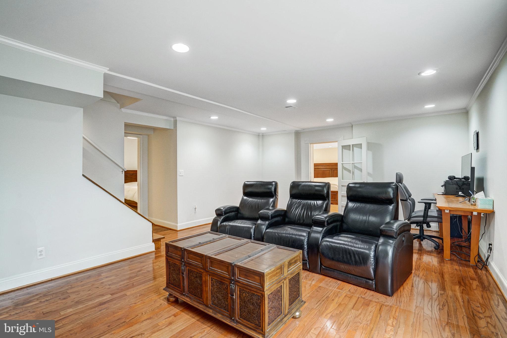 TUCKAHOE VILLAGE - Residential