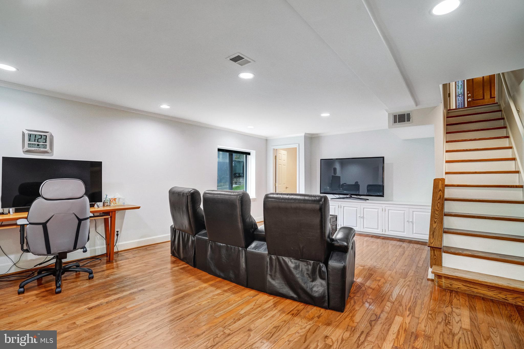 TUCKAHOE VILLAGE - Residential