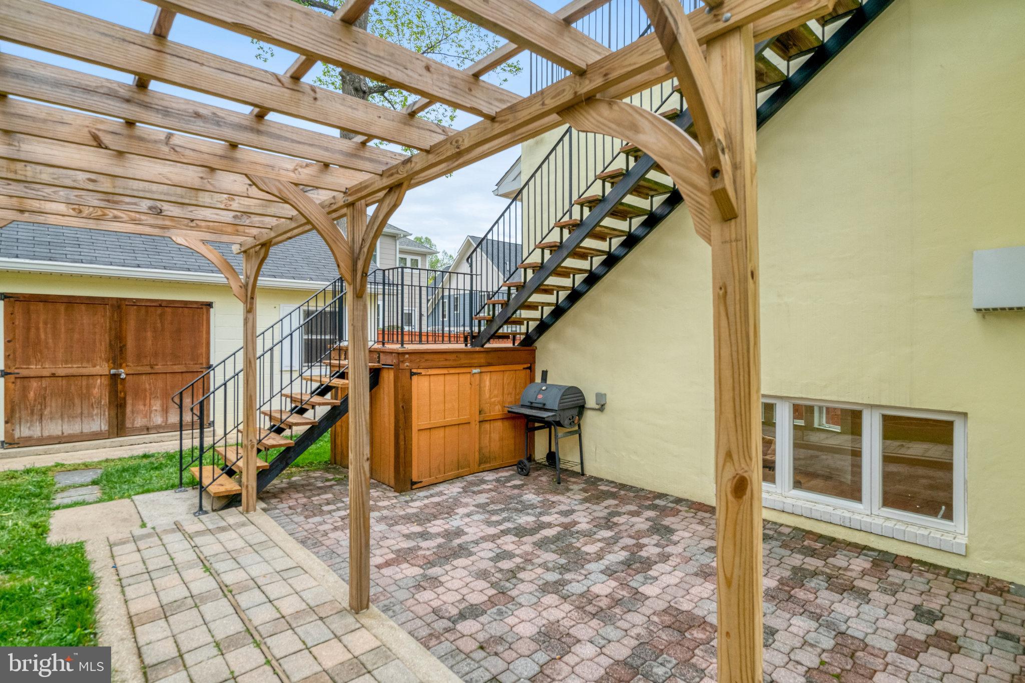 TUCKAHOE VILLAGE - Residential