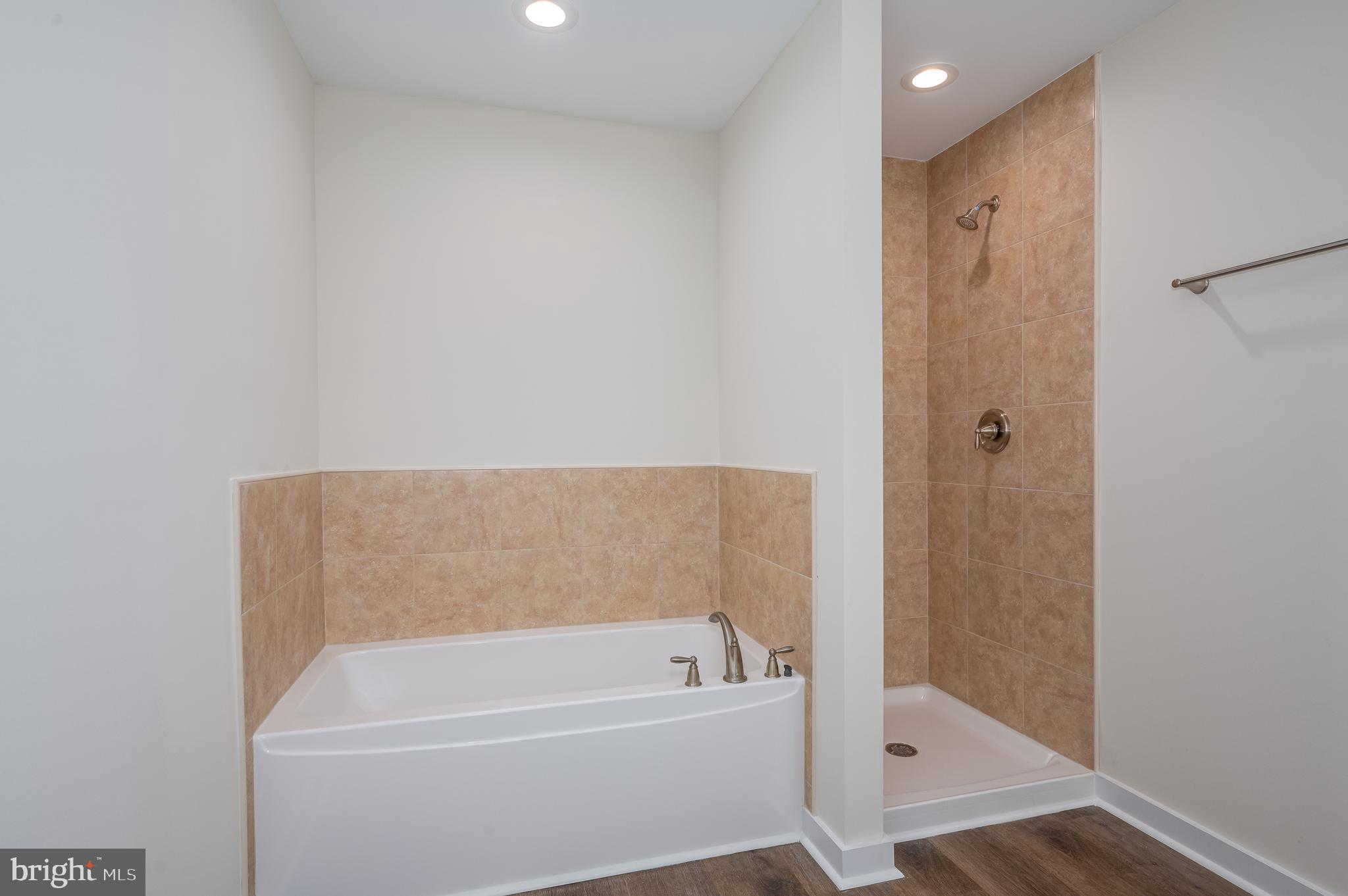 OAKLAND OVERLOOK - Residential