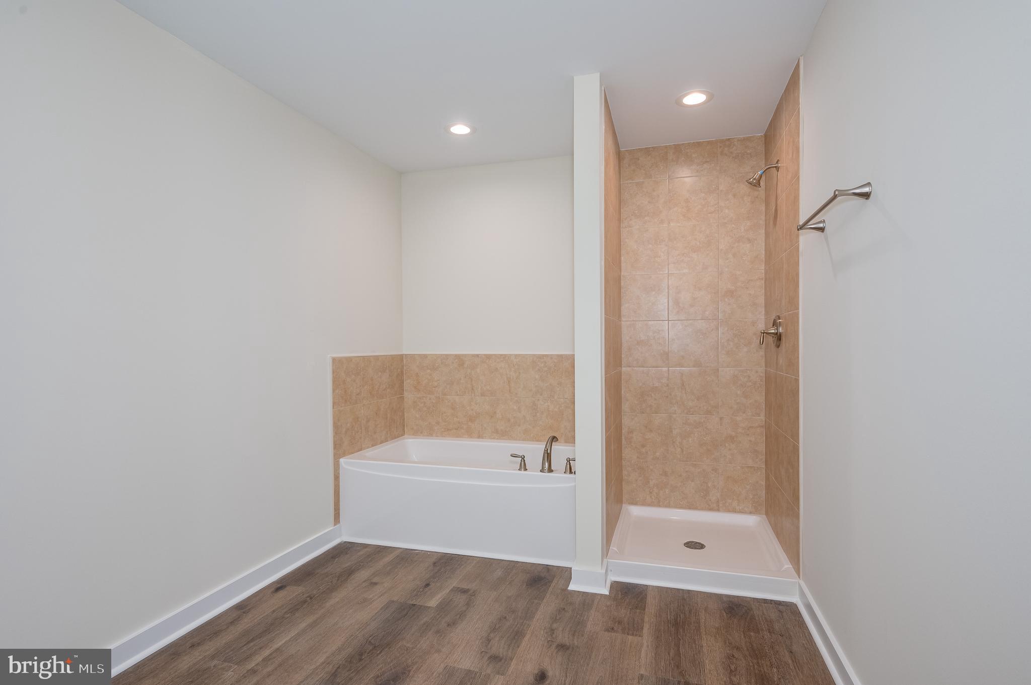 OAKLAND OVERLOOK - Residential