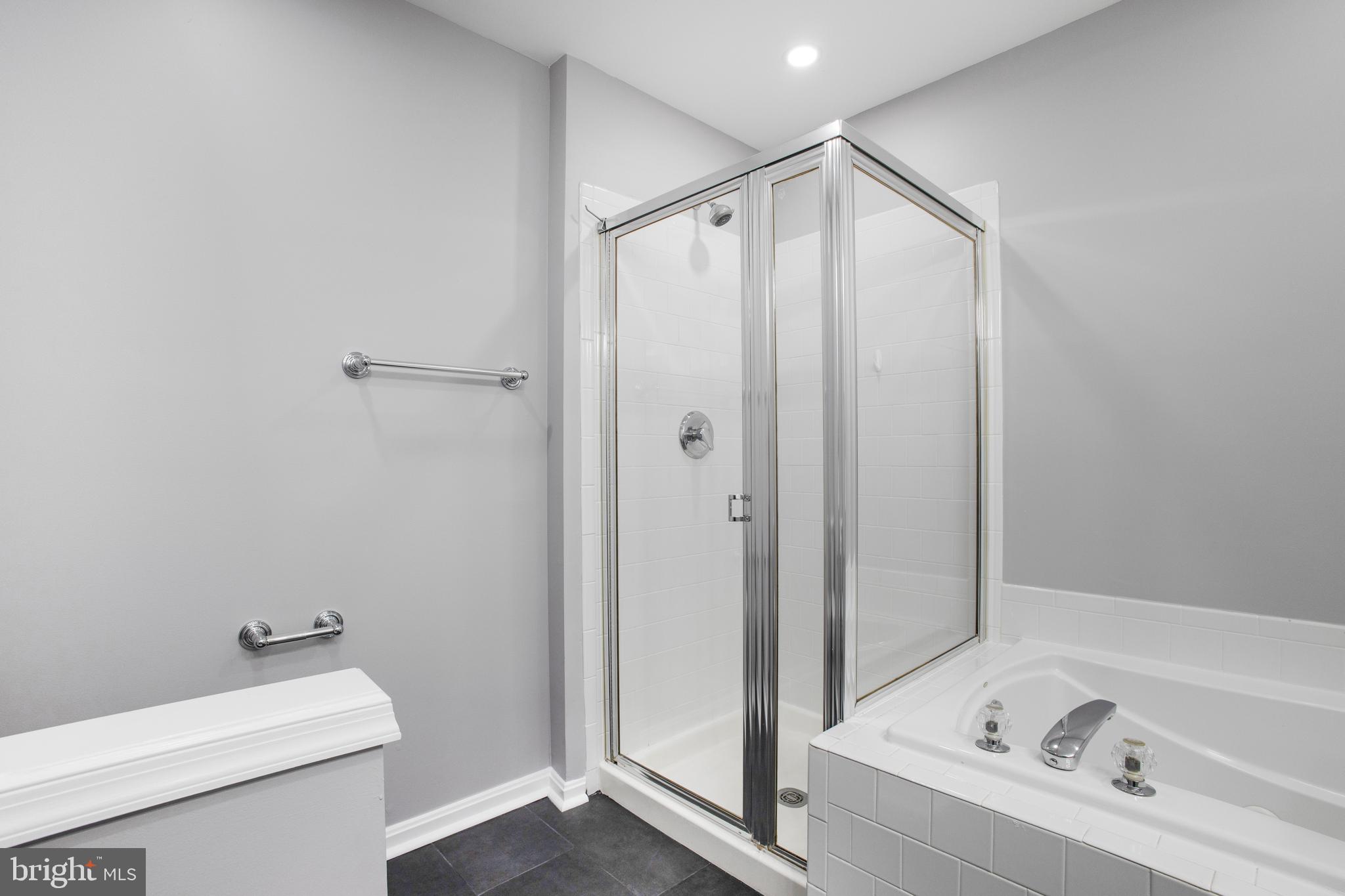 FAIR LAKES - Residential Lease