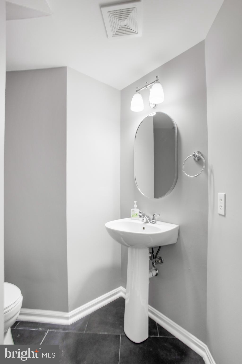 FAIR LAKES - Residential Lease