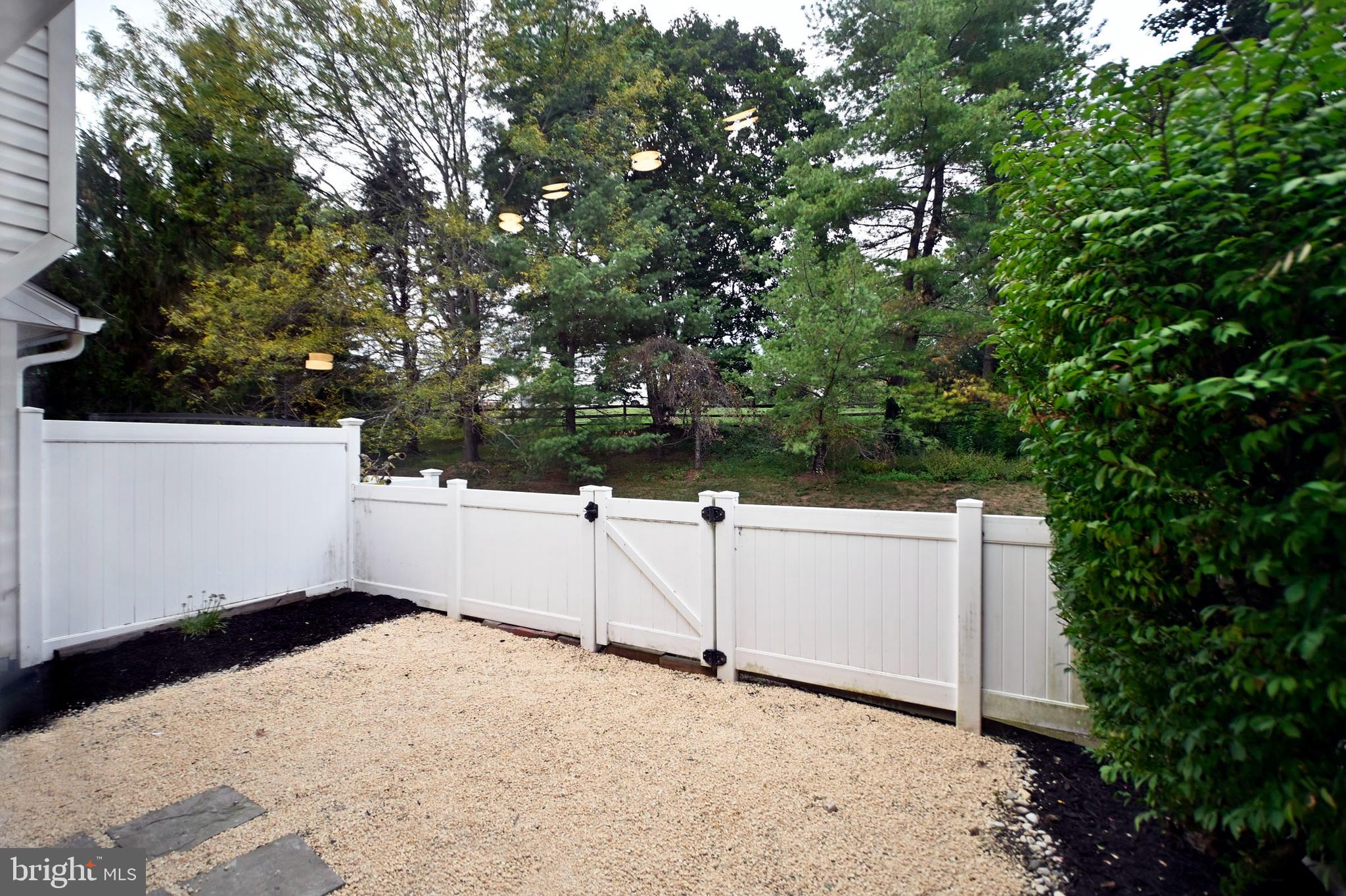 WILSHIRE HUNT - Residential Lease