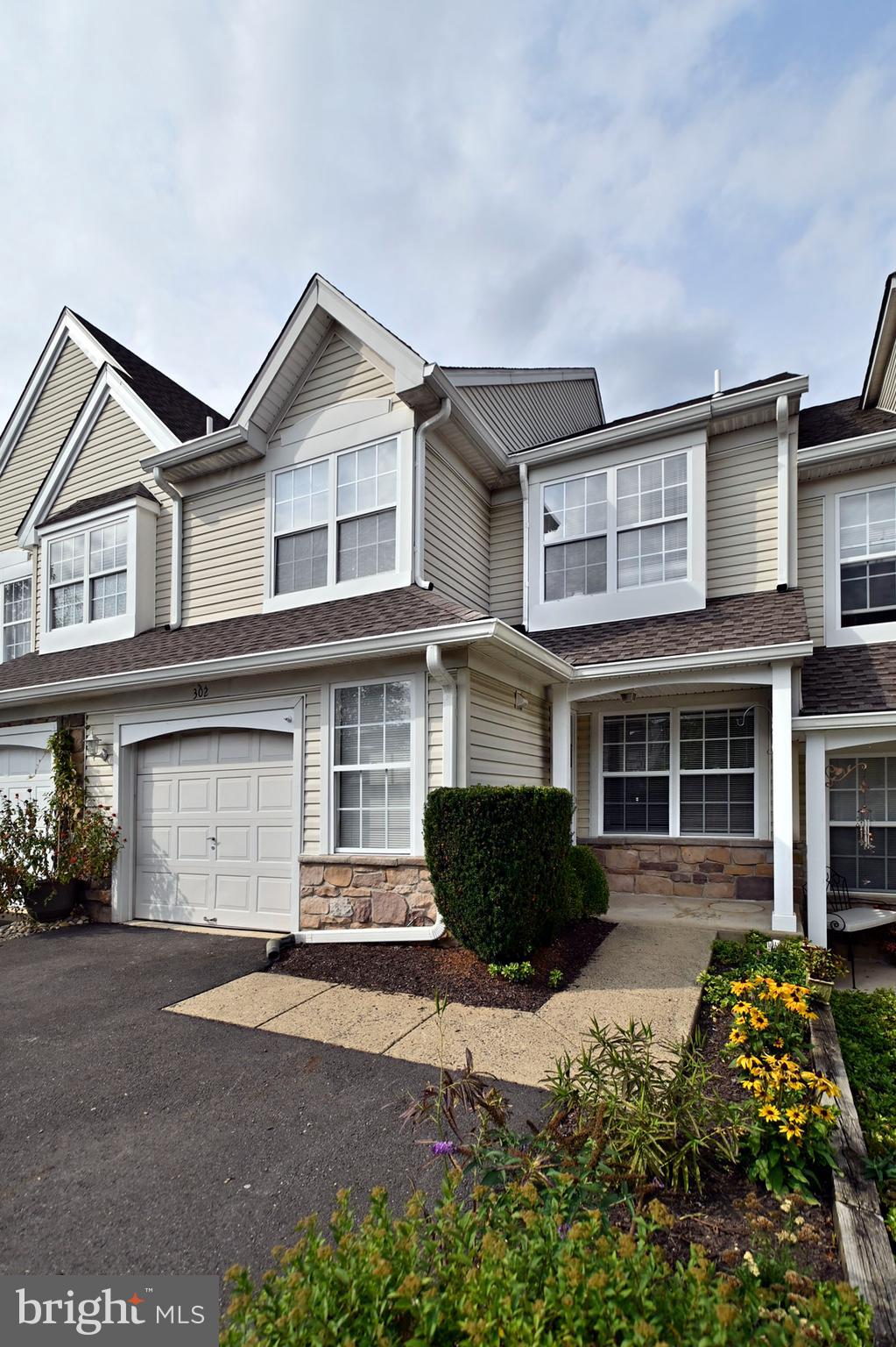 WILSHIRE HUNT - Residential Lease