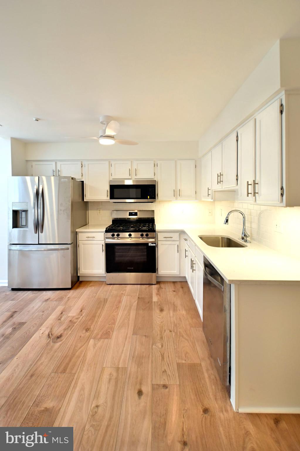 WILSHIRE HUNT - Residential Lease