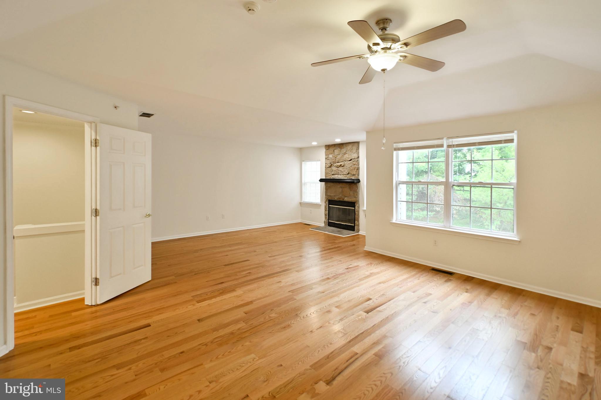 WILSHIRE HUNT - Residential Lease