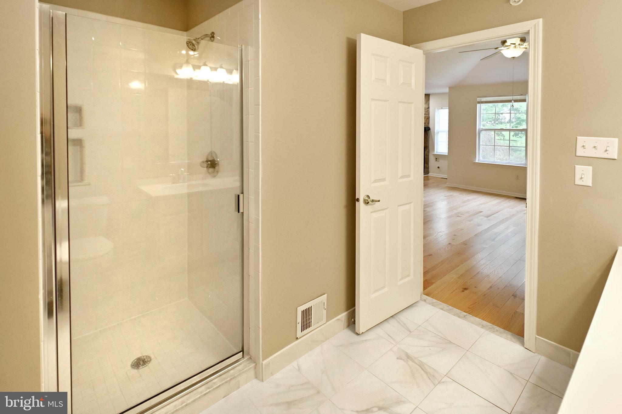 WILSHIRE HUNT - Residential Lease