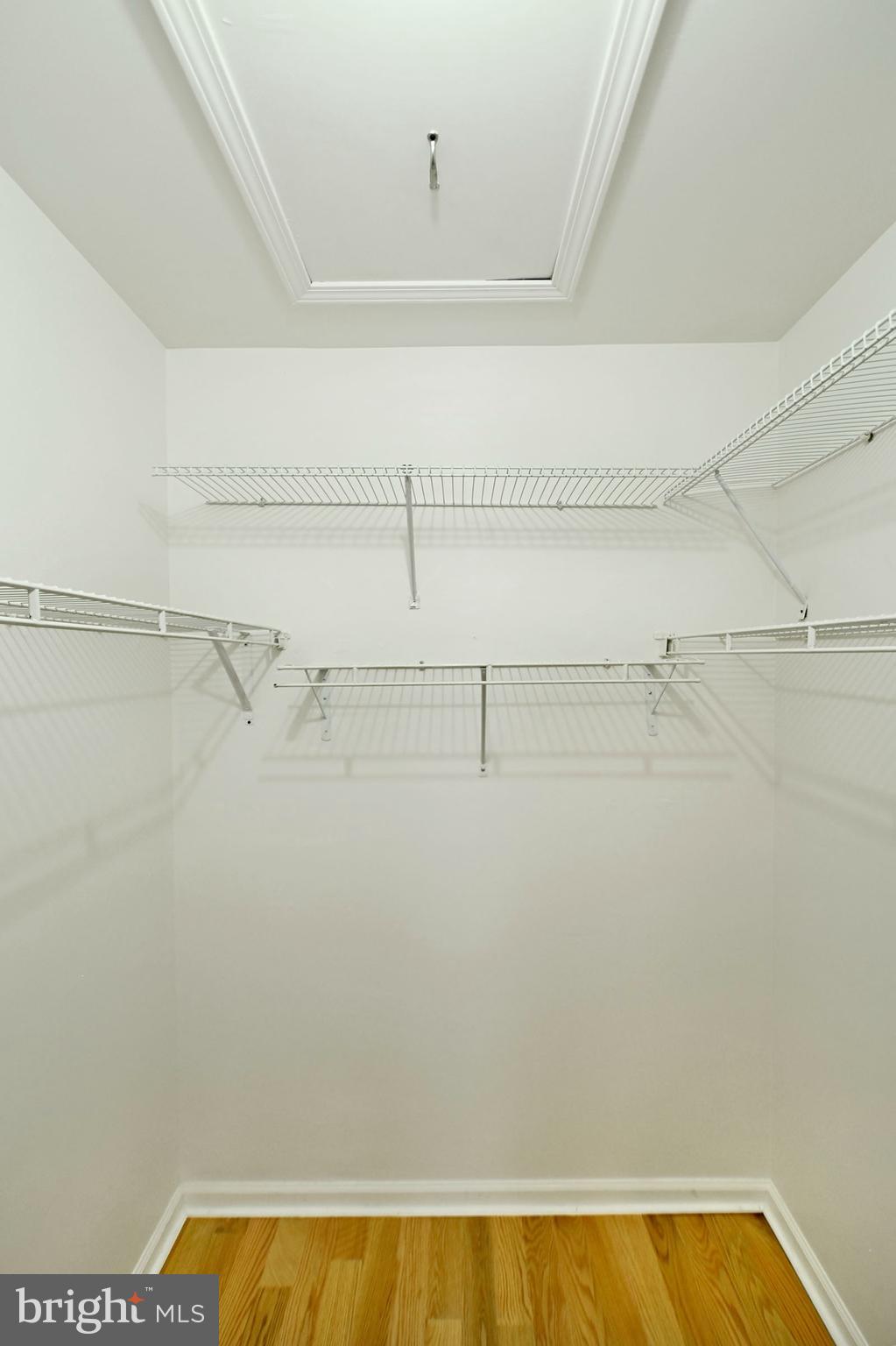 WILSHIRE HUNT - Residential Lease