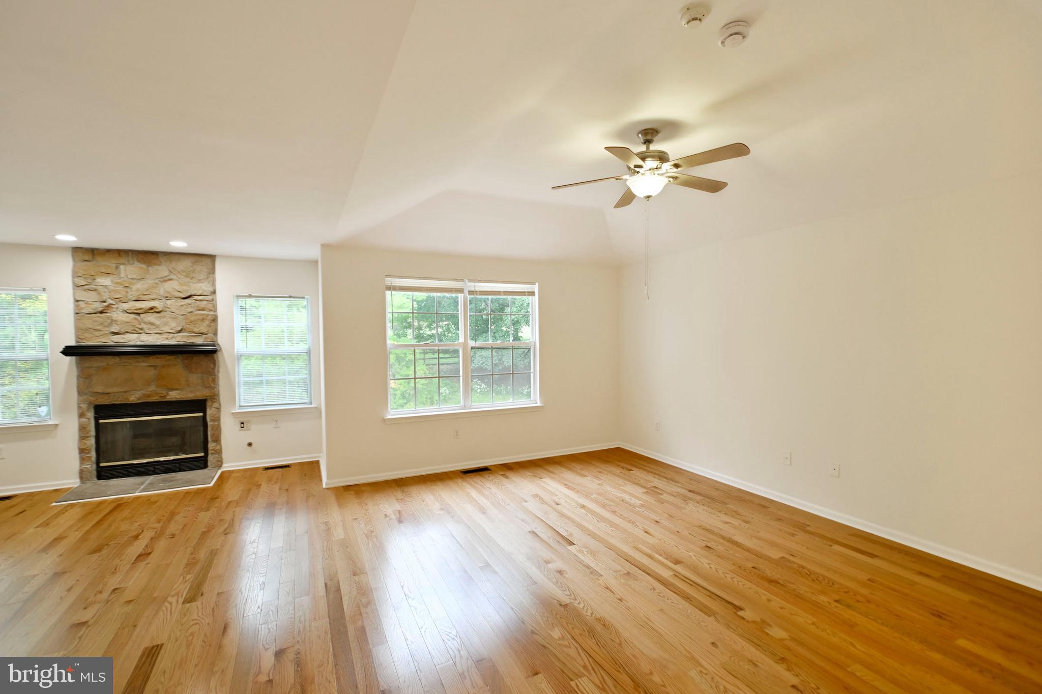 WILSHIRE HUNT - Residential Lease